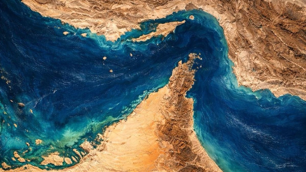 Uspelo le dvema, ogromno jih čaka: Zakaj tankerji še vedno ne morejo prečkati Hormuške ožine?