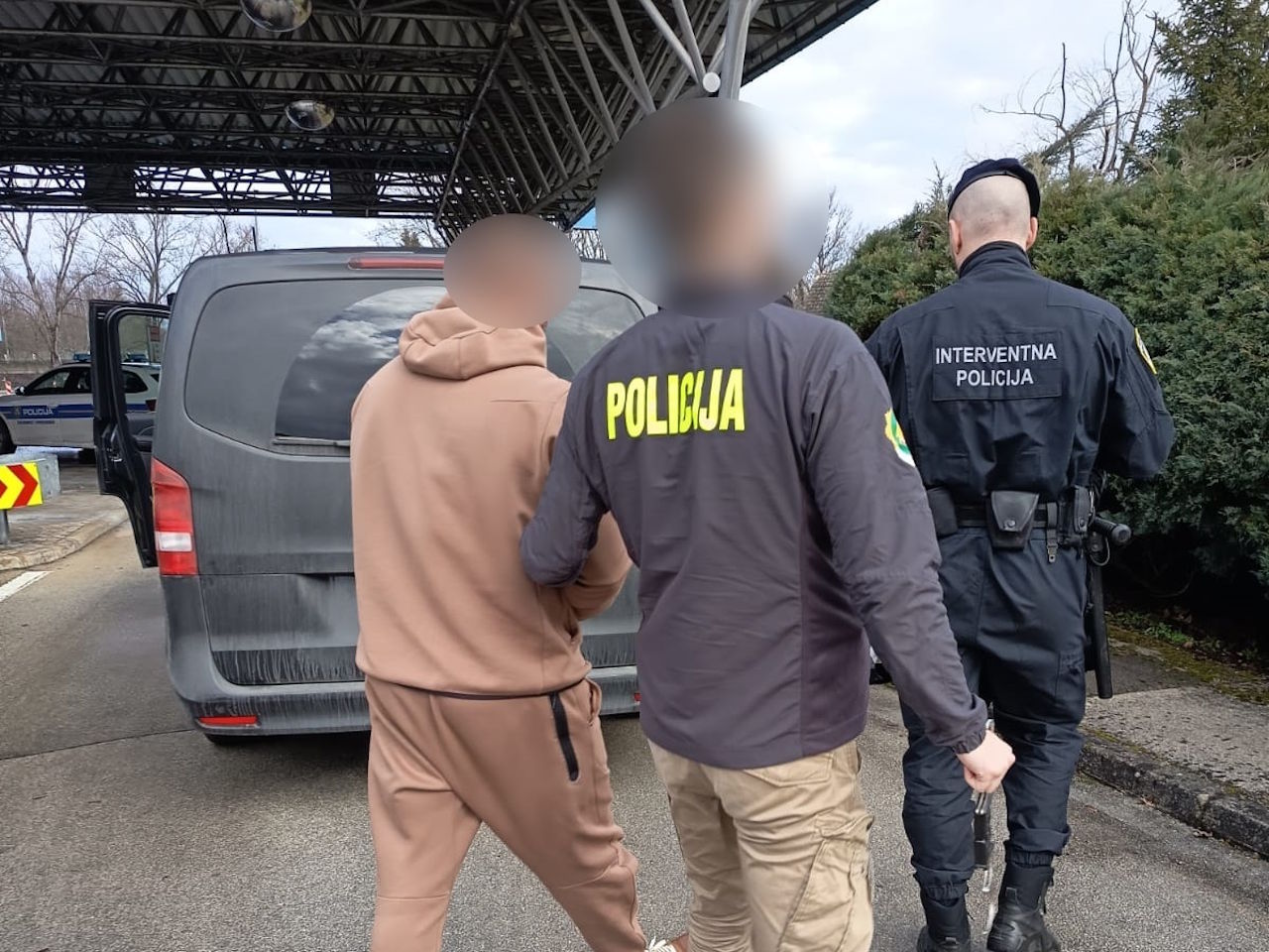 Med begom se je skrival v Sloveniji: Zloglasni kriminalec sam na policijo (Ustrelil dve osebi)