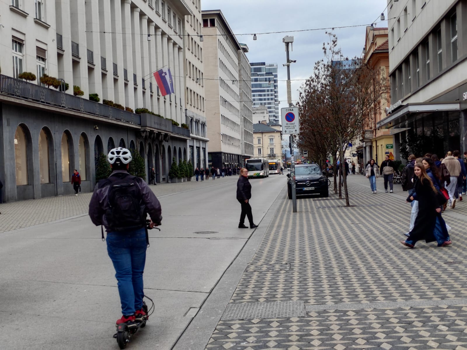 V Sloveniji konec vožnje e-skirojev za 12-letnike, v veljavi nova starostna meja