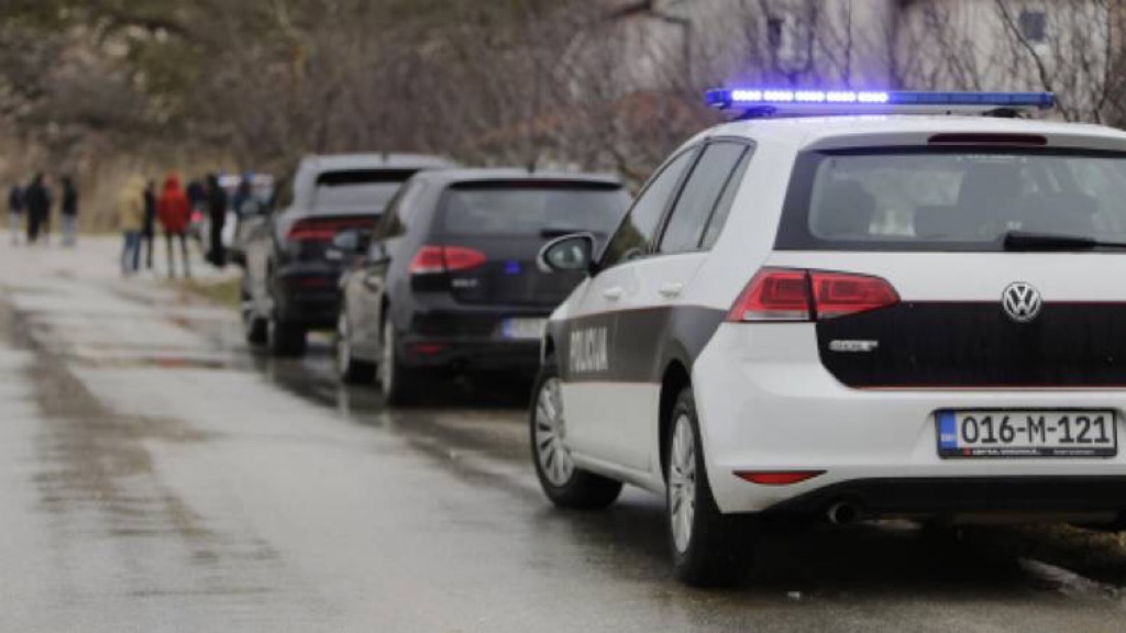 Otrok v  11 dneh kar 49-krat lažno prijavil podtaknjeno bombo