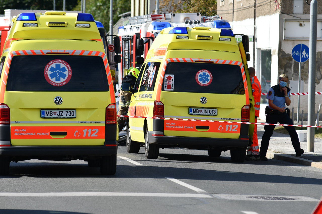 Nesreča na slovenskih cestah: 49-letni motorist umrl na kraju nesreče
