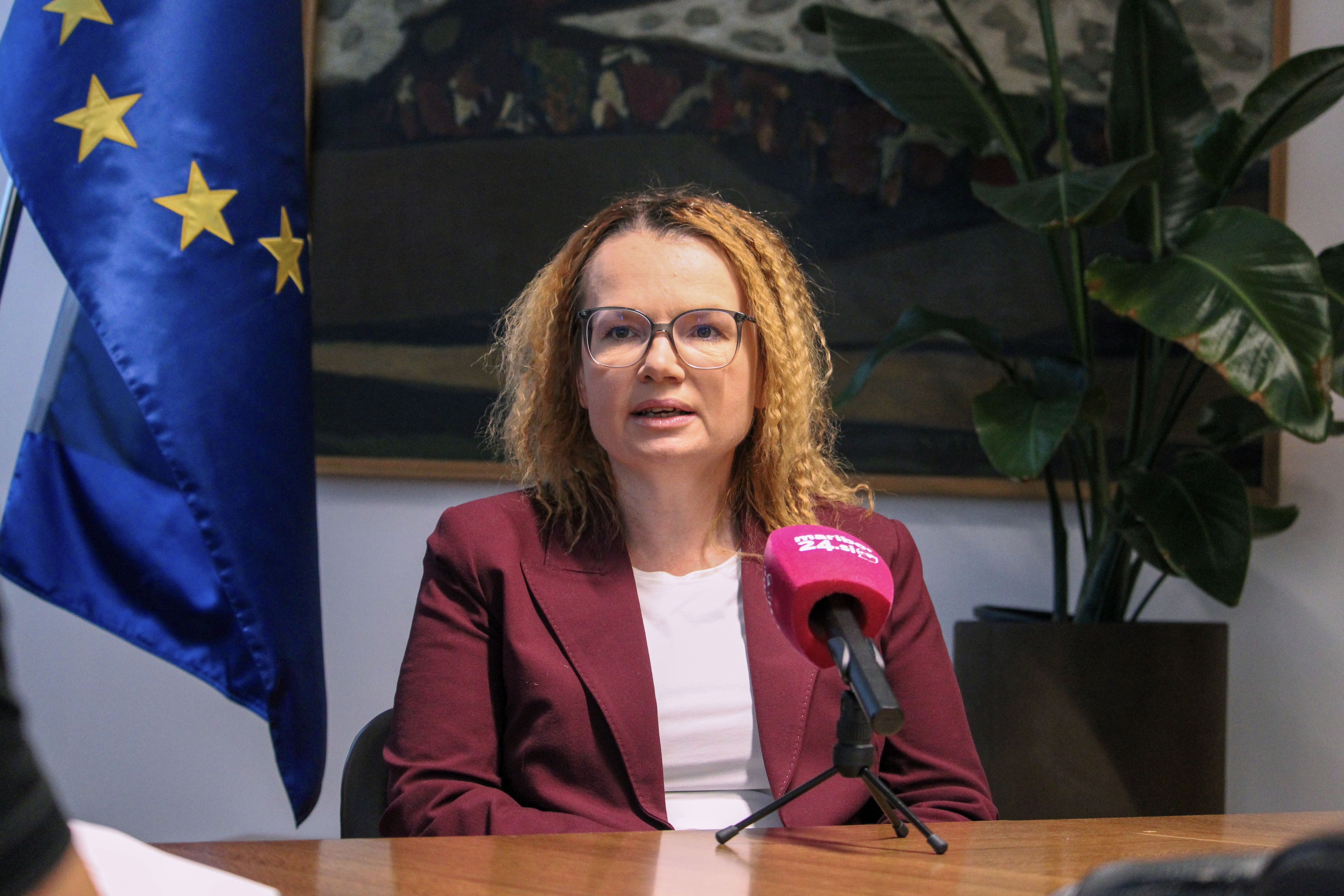 Obiskali smo ministrstvo, ki se kot prvo seli v Maribor: »Potruditi se moramo, da bo evropski denar tukaj tudi ostal, da ne bo šel v Ljubljano« (VIDEO)