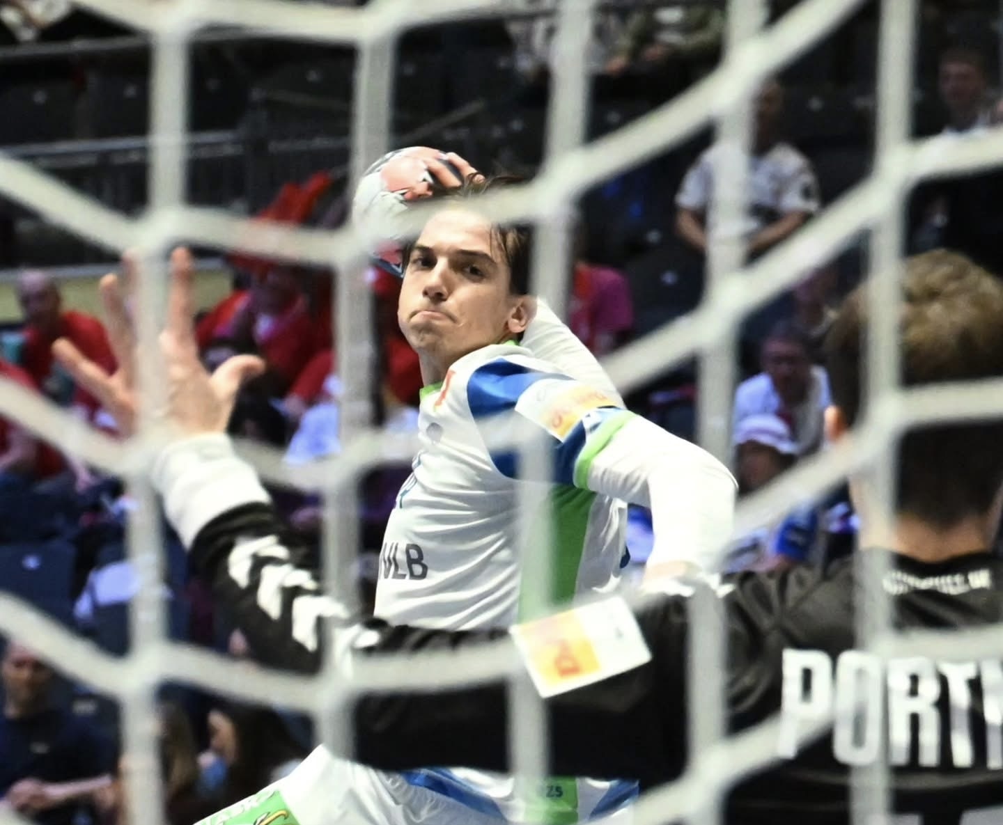 Slovenci po visokem zaostanku do zmage in napredovanja