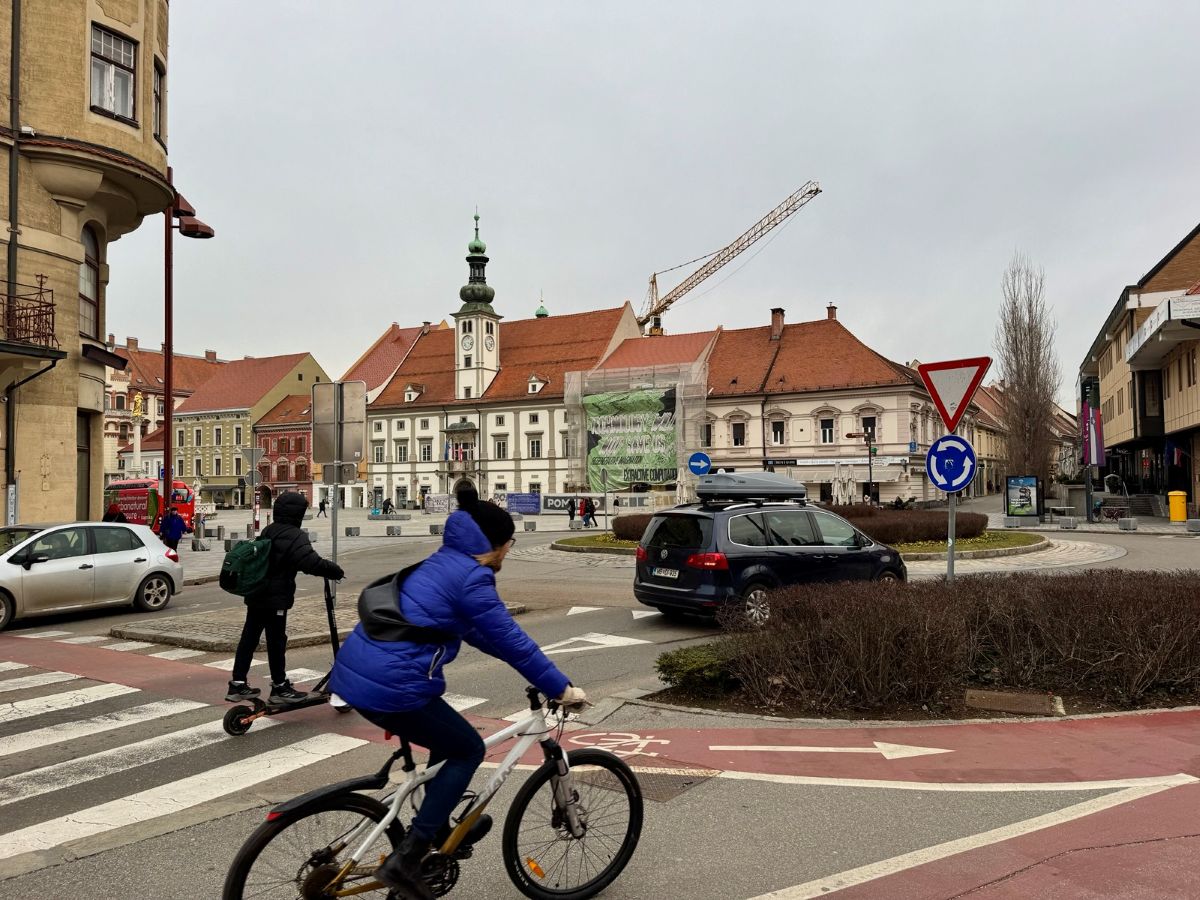 Nova prometna strategija v Mariboru: 10 odstotkov manj parkirišč in nove garažne hiše