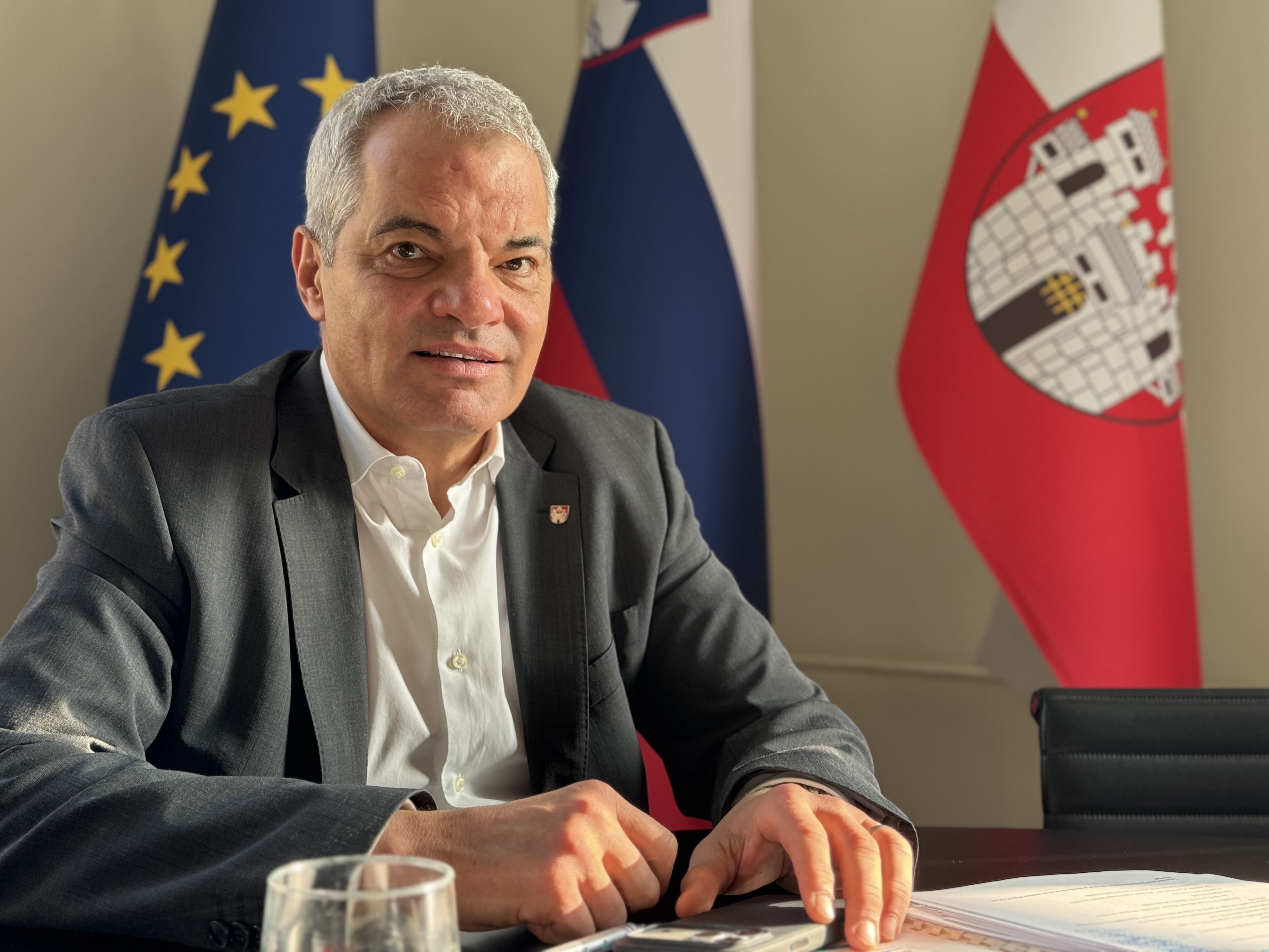 Se želite poročiti pred županom Arsenovičem? Možnosti so skoraj ničelne (in tukaj je razlog)