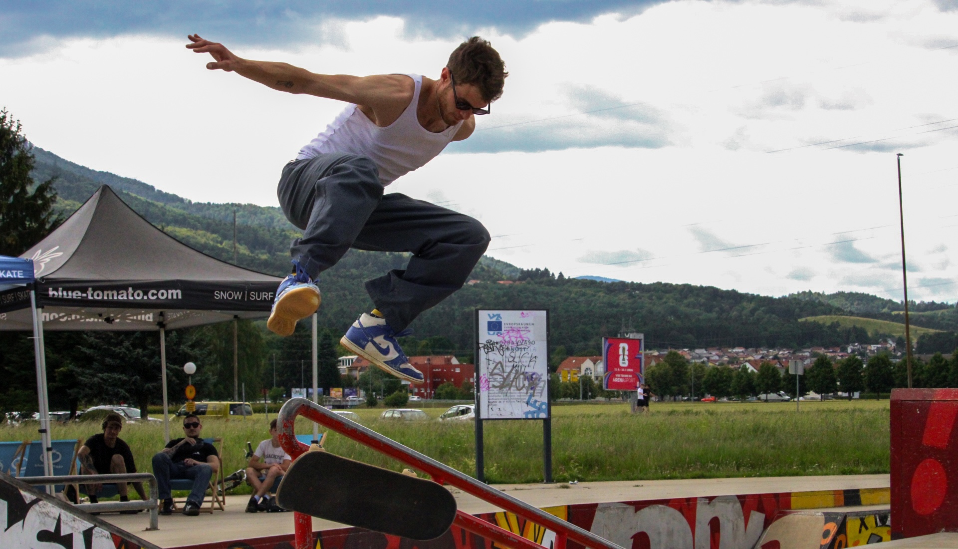 FOTO: V mariborskem skate parku drzni triki za denar, mikrofon pa so prevzeli najboljši slovenski raperji
