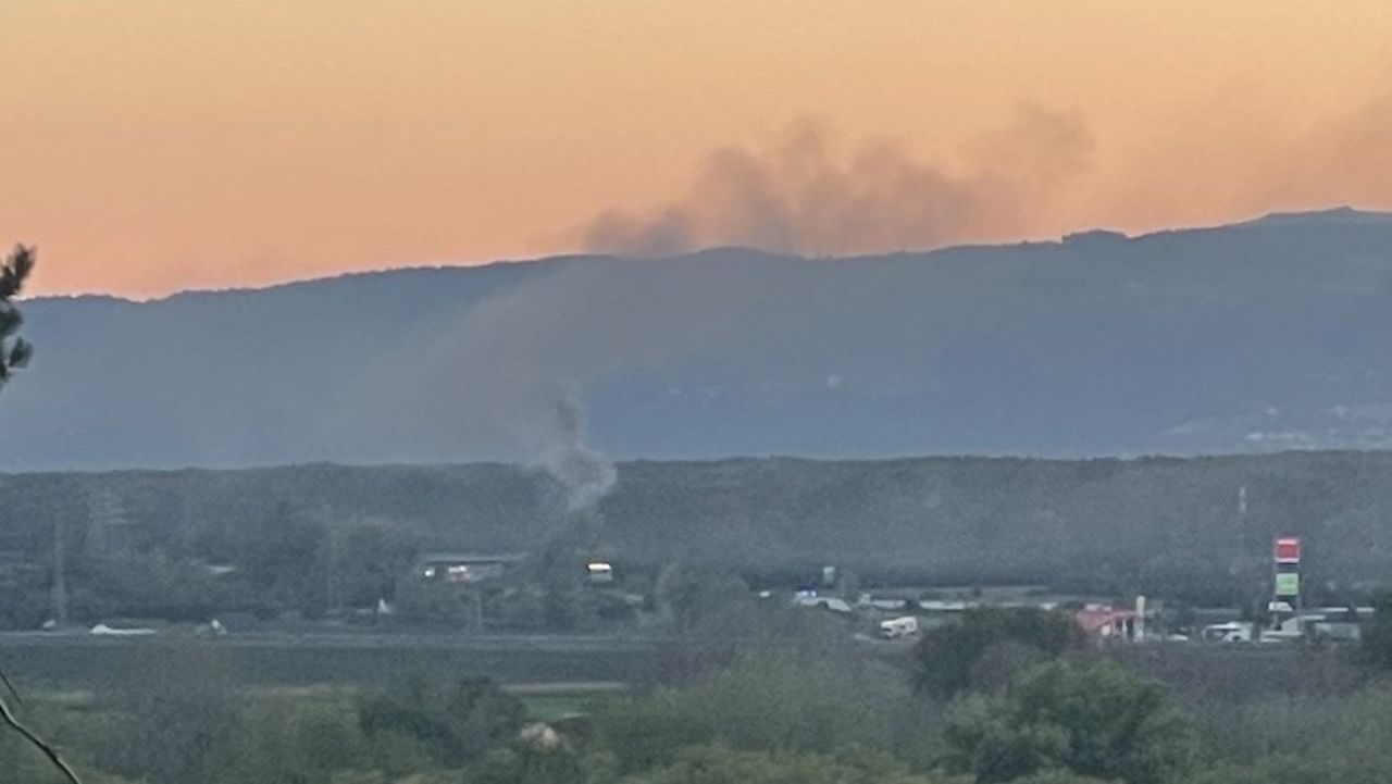 Na mariborski obvoznici zagorelo vozilo, promet je oviran