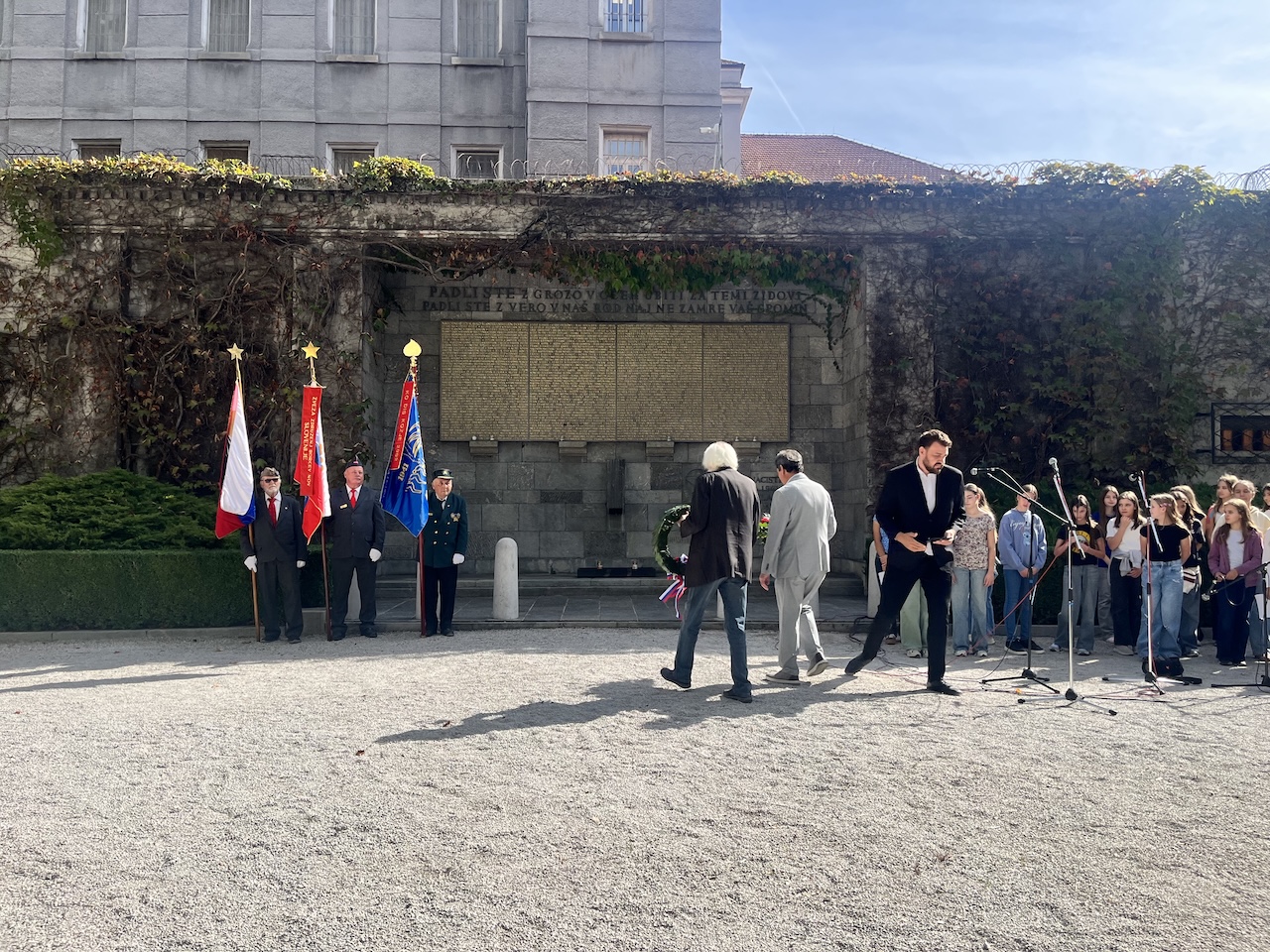 V Mariboru 143 življenj ugasnilo v enem dnevu: »Bili so umorjeni na pragu svoje življenjske poti«