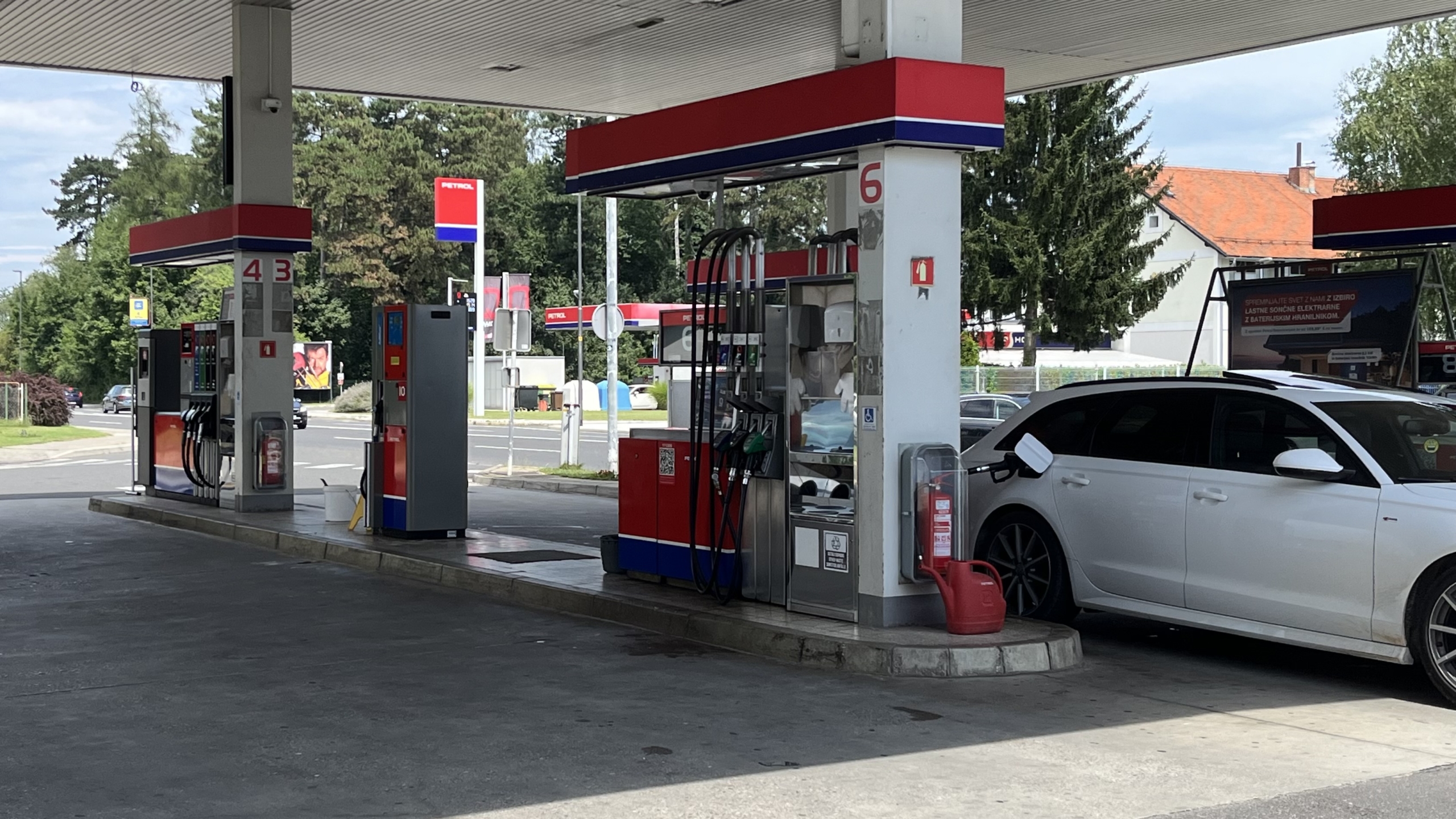 V torek nove cene bencina in dizla: Nas res čaka nova podražitev?