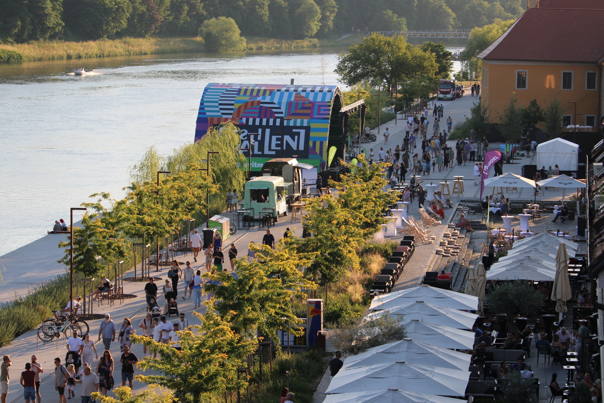 Nedeljsko dogajanje na Festivalu Lent prinaša mirnejše tone in obilo zabave za otroke