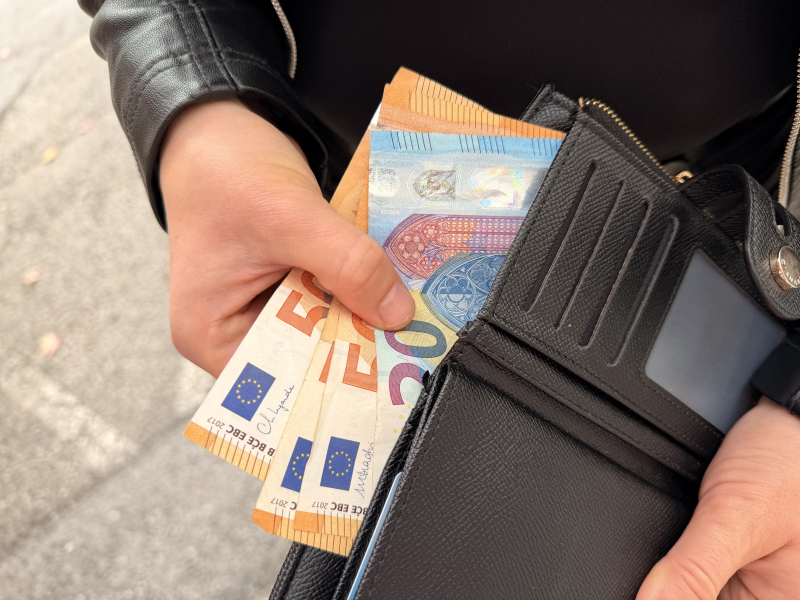 Hrana se je malenkost podražila, kaj pa vse ostalo? To je v enem letu poskočilo za skoraj 9 odstotkov