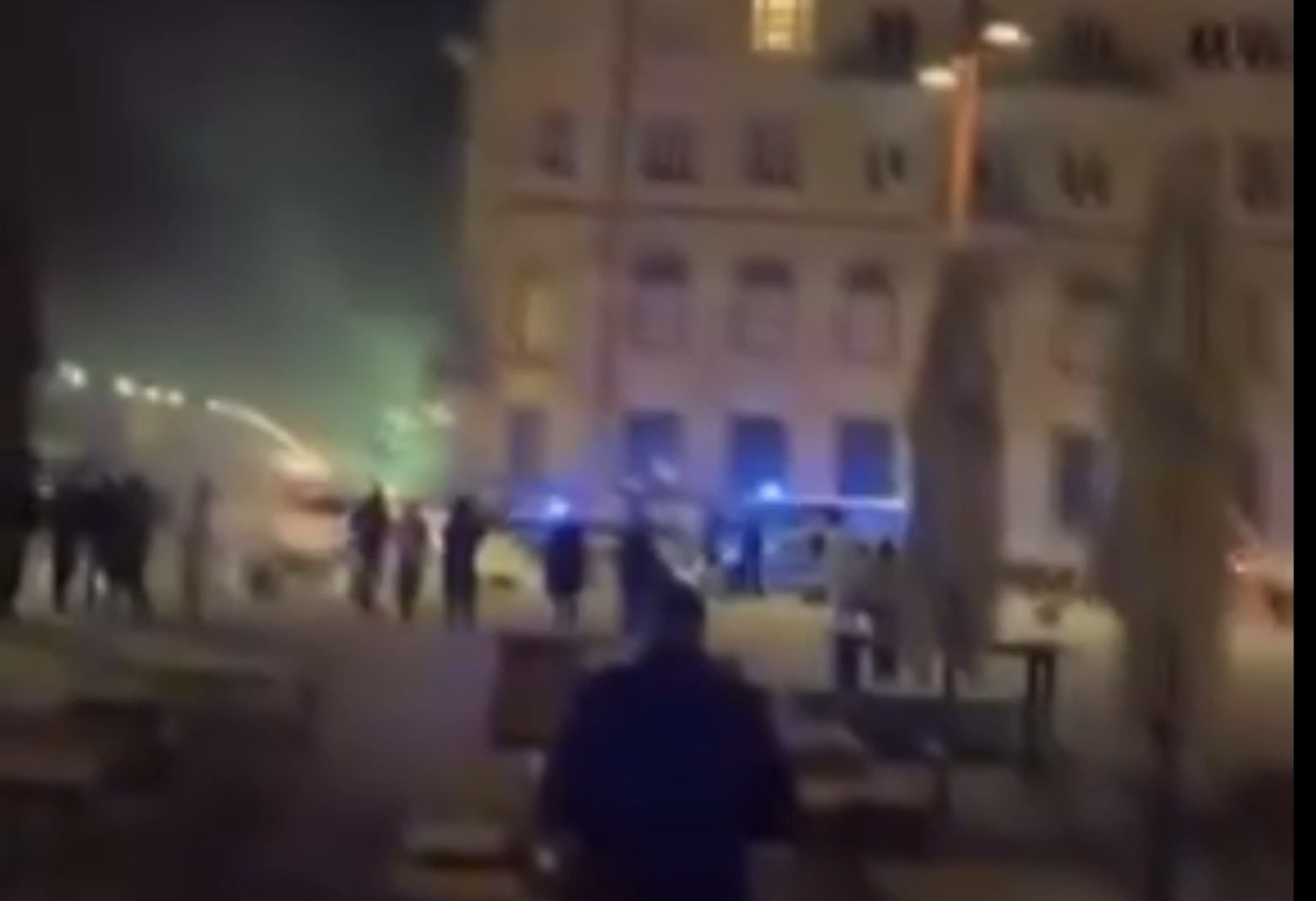 VIDEO: V Mariboru navijaški Incident pred derbijem: Ljubljanski navijači v centru mesta povzročili razdejanje