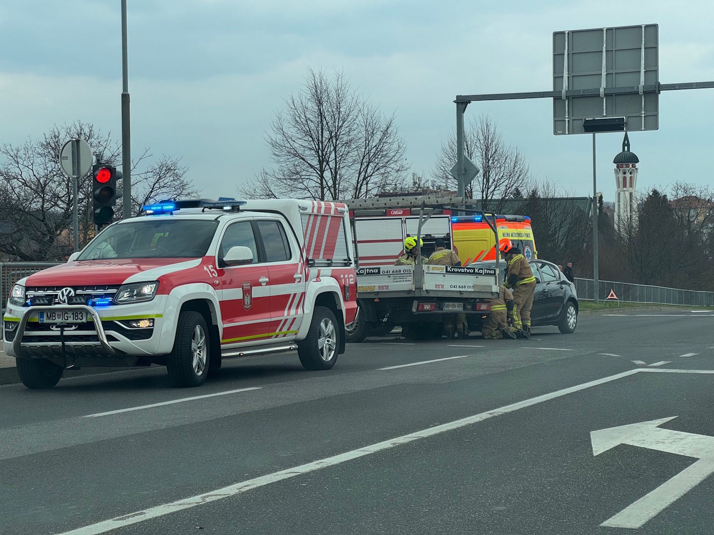 FOTO: Na Pobrežju prometna nesreča ovira promet pred Hitro cesto