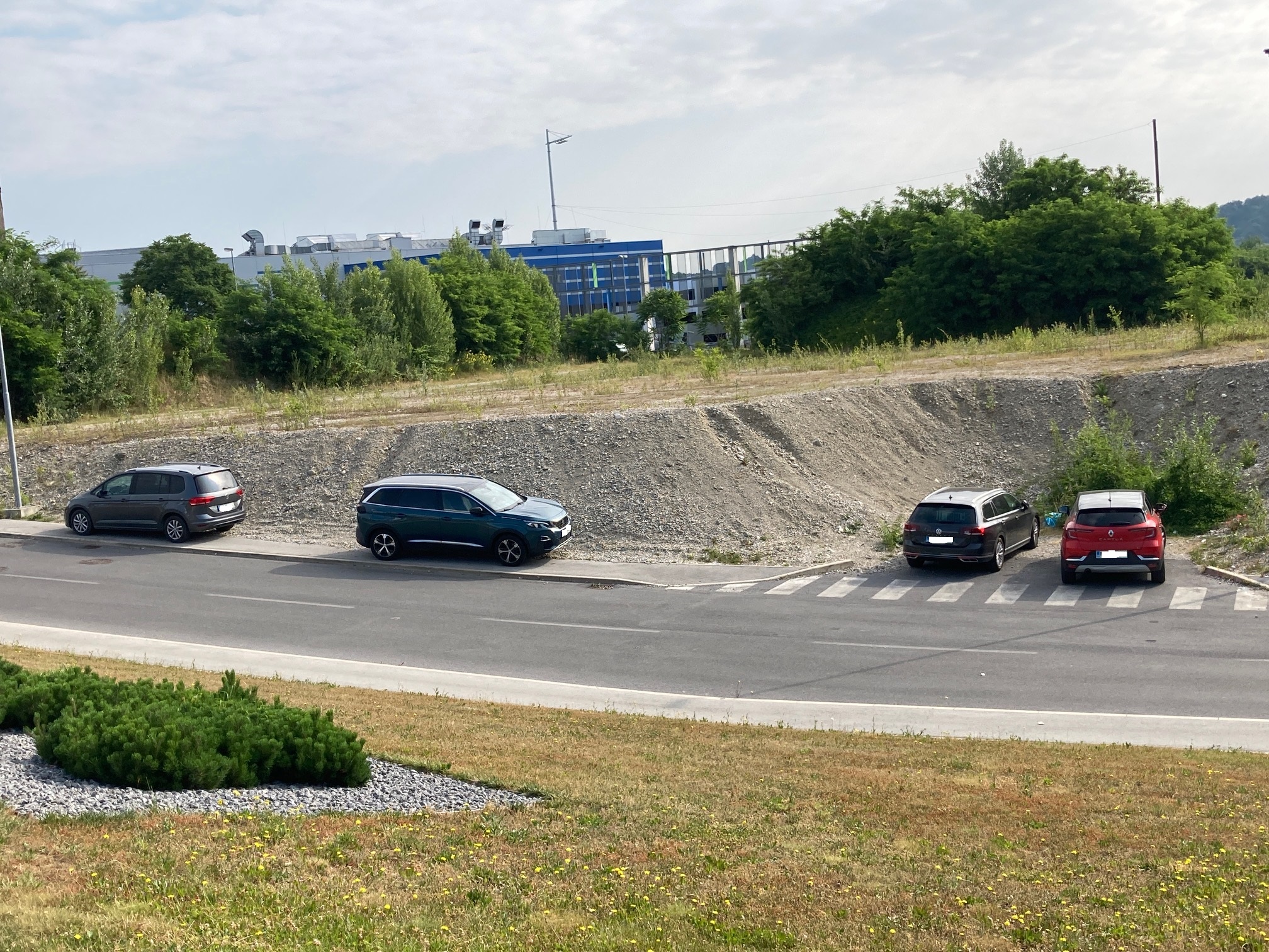 Europark zaprt, Lidl časovno omejen - vozniki pa po svoje. A redarji so na preži!