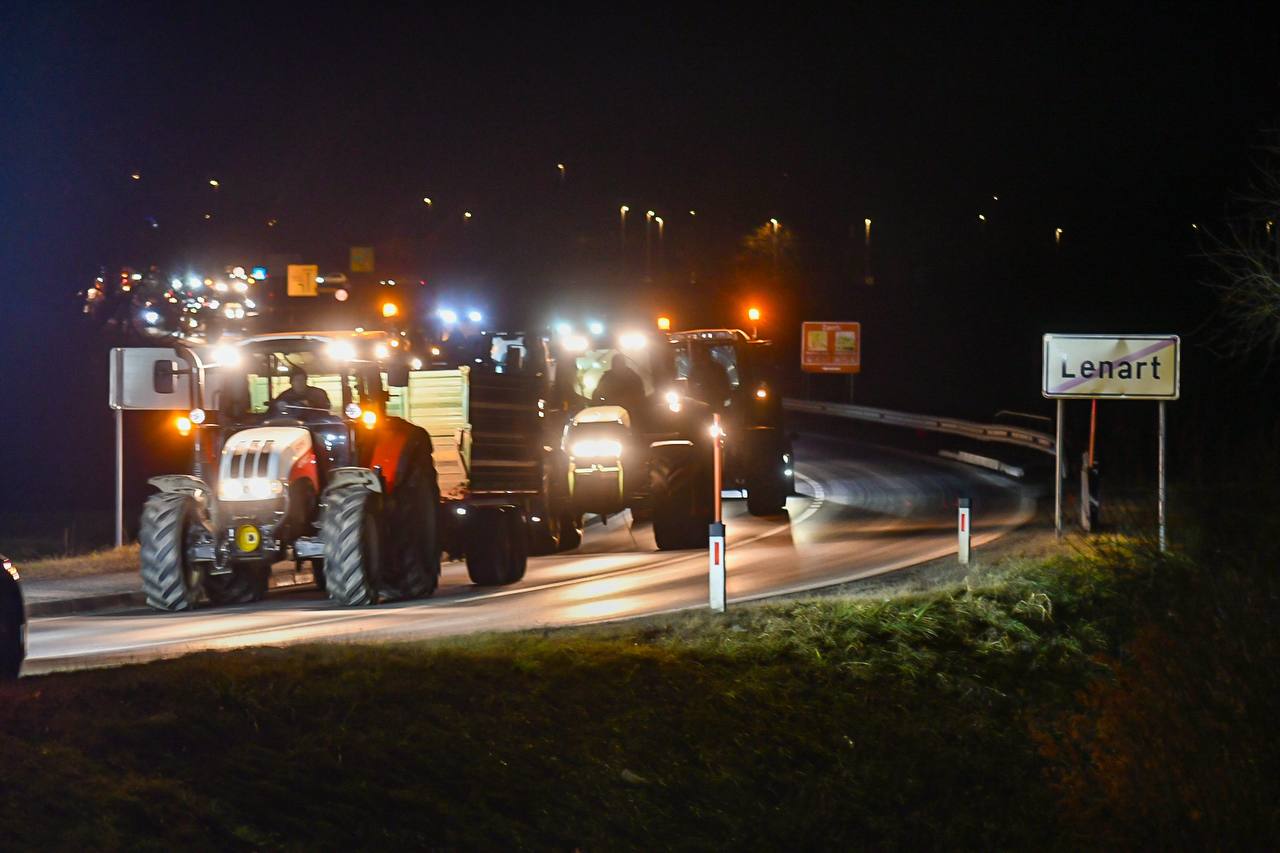 FOTO in VIDEO: Slovenskogoriški kmetje s traktorji na cestah