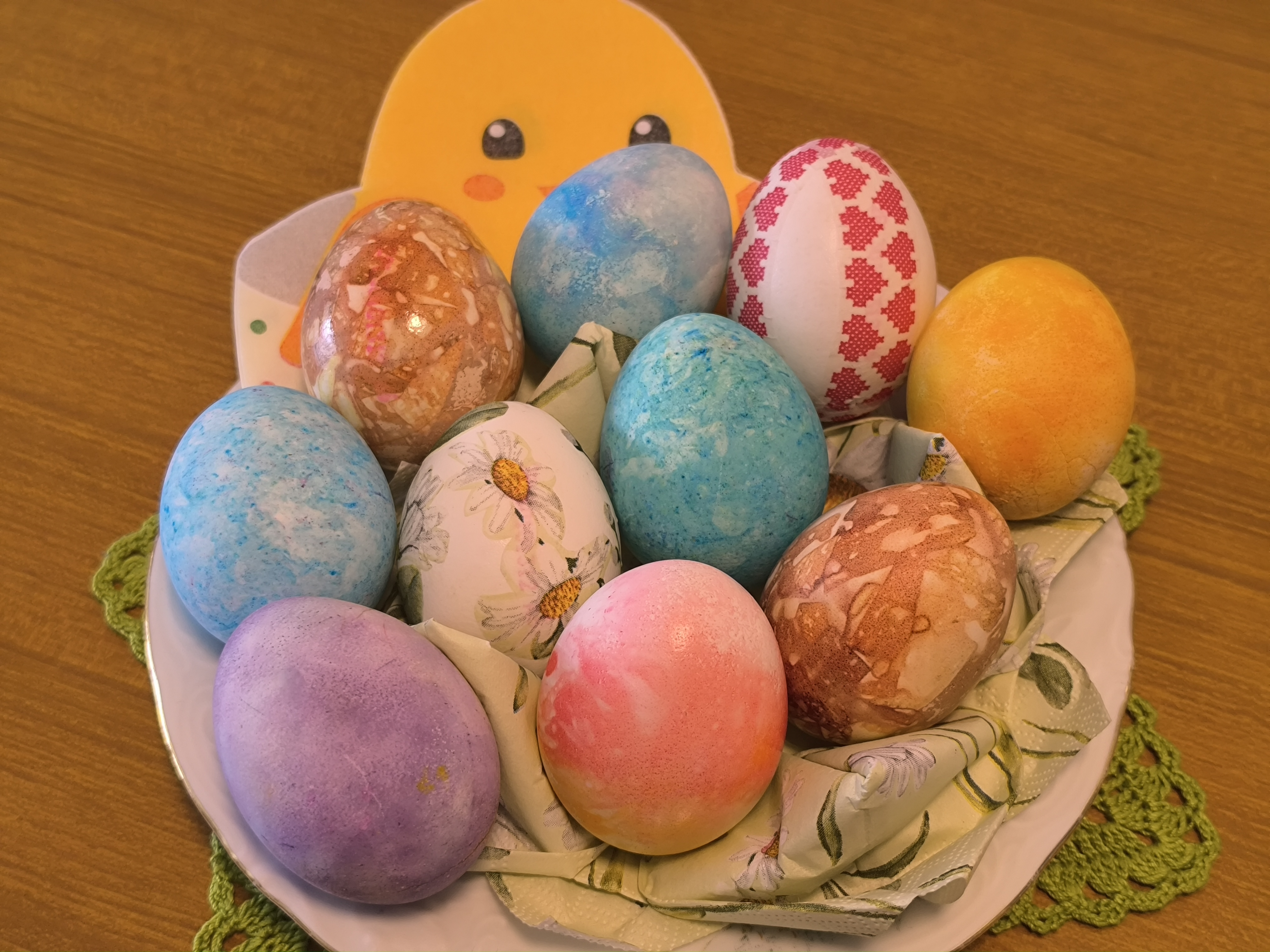 Nova pomladna obsesija: 5 fascinantnih tehnik barvanja velikonočnih jajčk