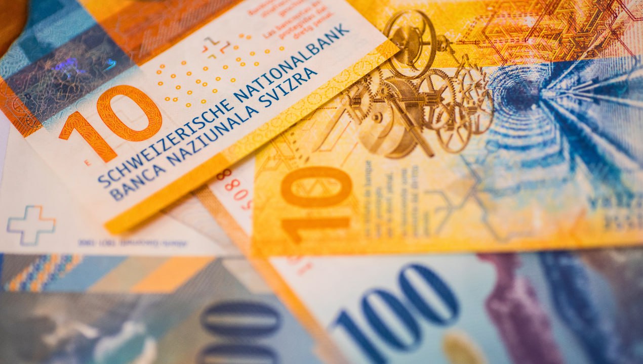 Se bodo morali kreditojemalci v švicarskih frankih obrisati pod nosom? Grozi jim zastaranje primera