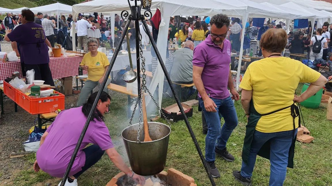 Kdo bo skuhal najboljši golaž? Na Cirbeškem kotlu v Ceršaku tokrat 48 ekip