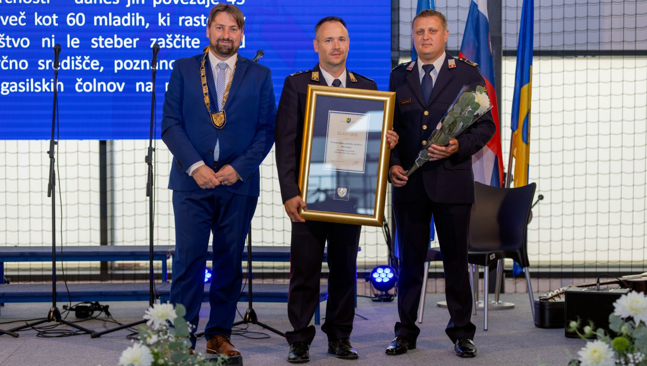 V Dupleku nagradili zaslužne: Zlati občinski grb za PGD Dvorjane