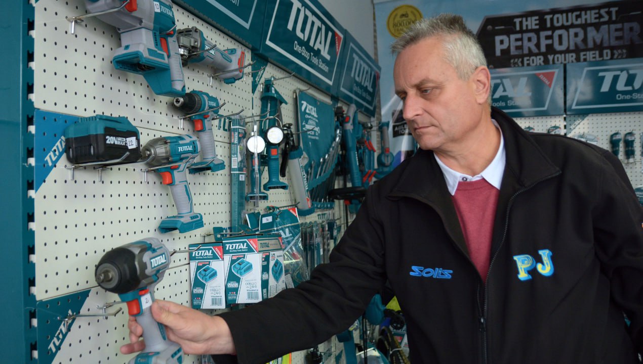 FOTO in VIDEO: Najhitreje rastoča znamka orodja Total zdaj uradno na Štajerskem, med 1500 kosi vse od puhalnika listja do lepilne pištole