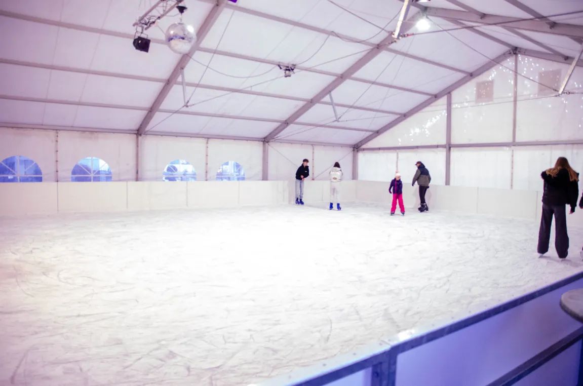 Med bogato praznično ponudbo v Dupleku tudi drsališče