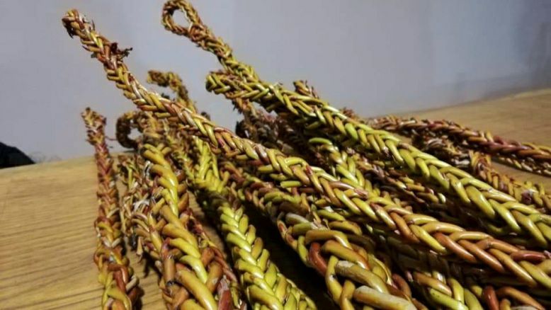 Danes bodo otroci zgodaj vstali in vzeli šibo v roke