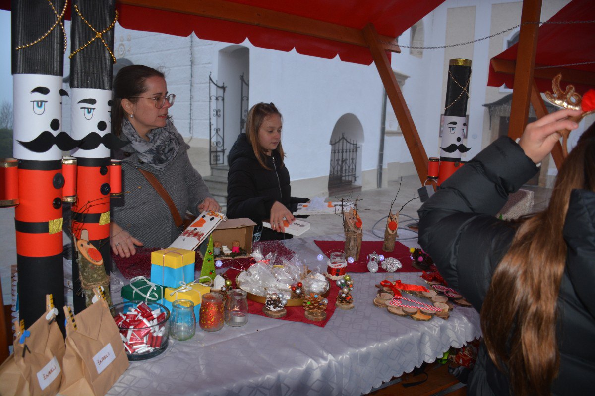Ko otroci pomagajo otrokom: V Jurovskem Dolu decembra združili ustvarjalnost in dobrodelnost