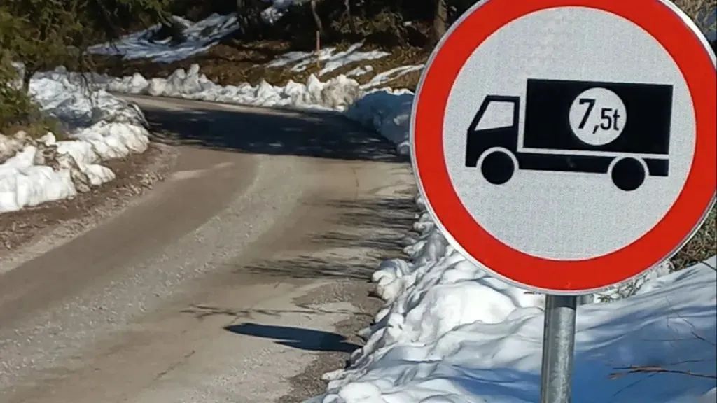 V Selnici težja vozila začasno umaknjena z občinskih cest: Preverite, kdaj in zakaj