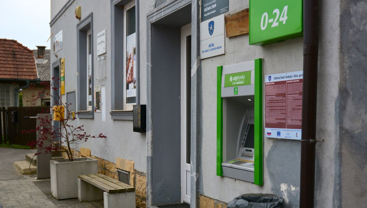 Čigava je odgovornost, ko je ogrožen zadnji bankomat v kraju?