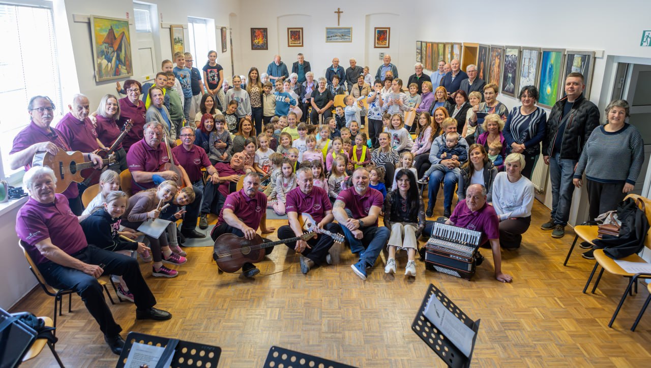 V Dupleku združili generacije: Skupaj zapelo 250 otrok in prav toliko odraslih (FOTO in VIDEO)