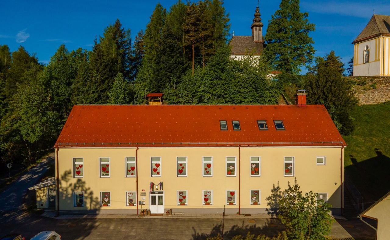 Na Svetem Duhu na Ostrem vrhu nekoč šola s 180 učenci, danes ena najmanjših podružnic