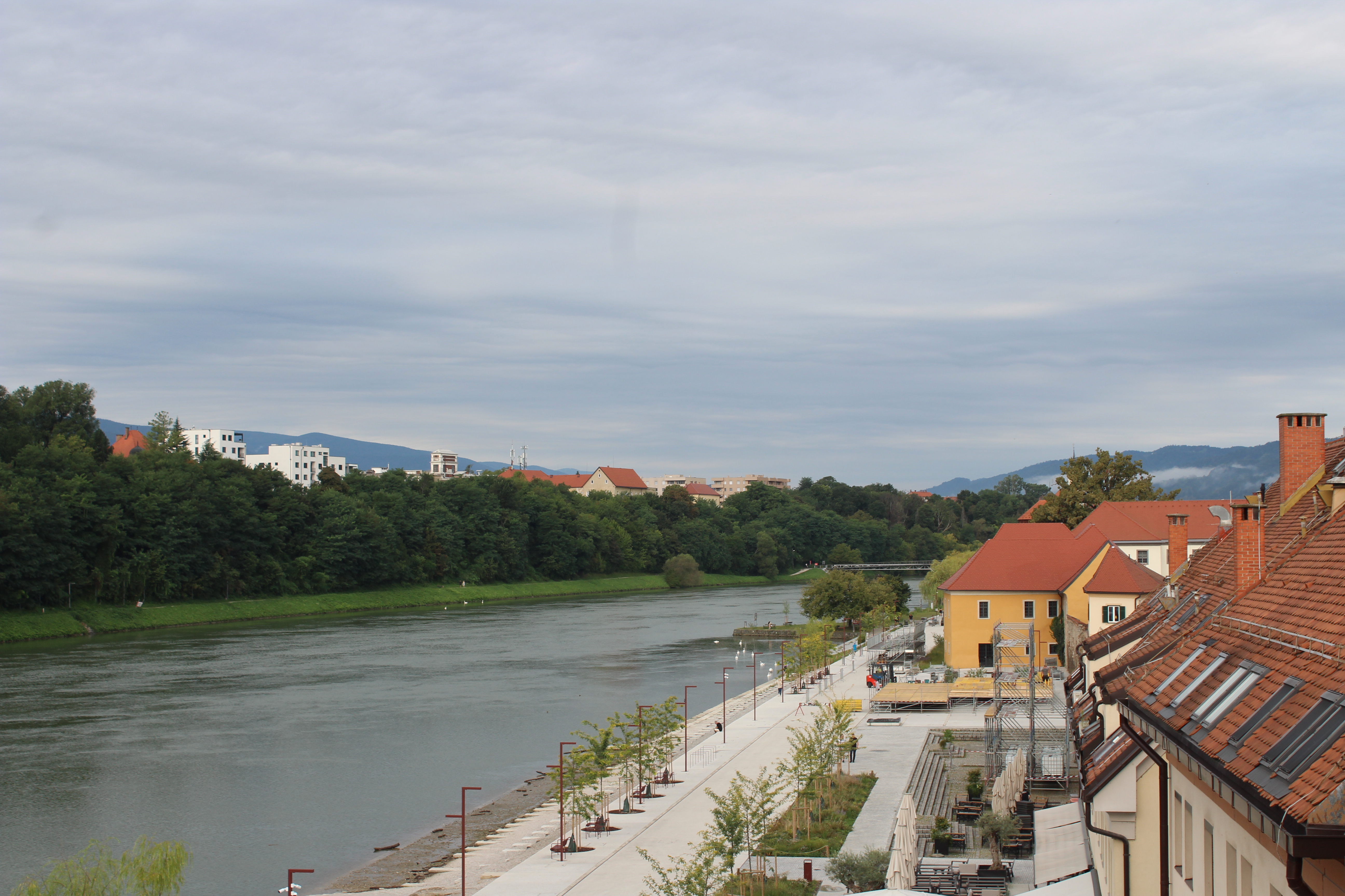 Meteorologi napovedujejo pester teden, kar se tiče ploh in neviht: Se poletno vreme že zaključuje?