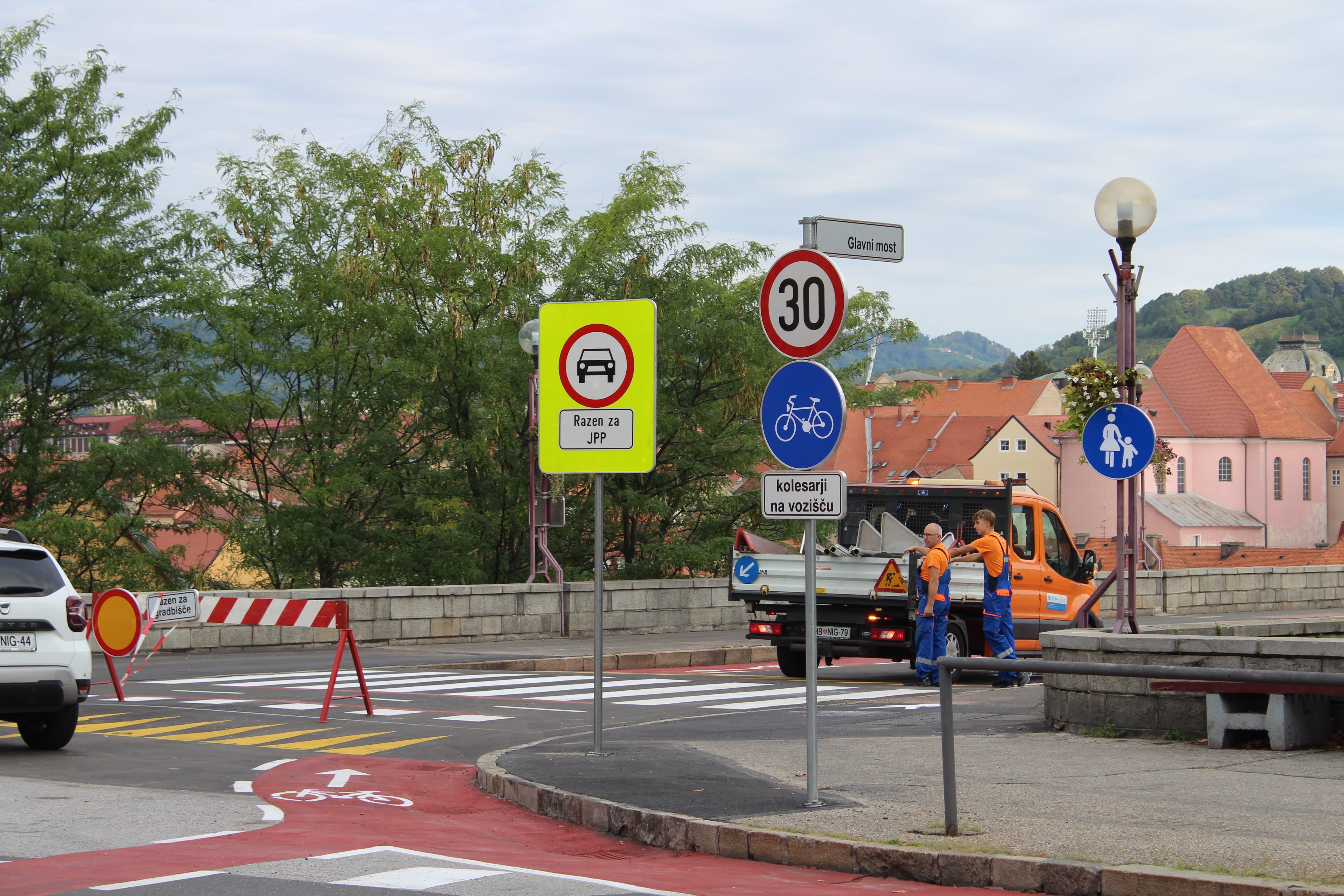 Konec avtomobilov na Starem mostu: Most le še za pešce, kolesarje in avtobuse