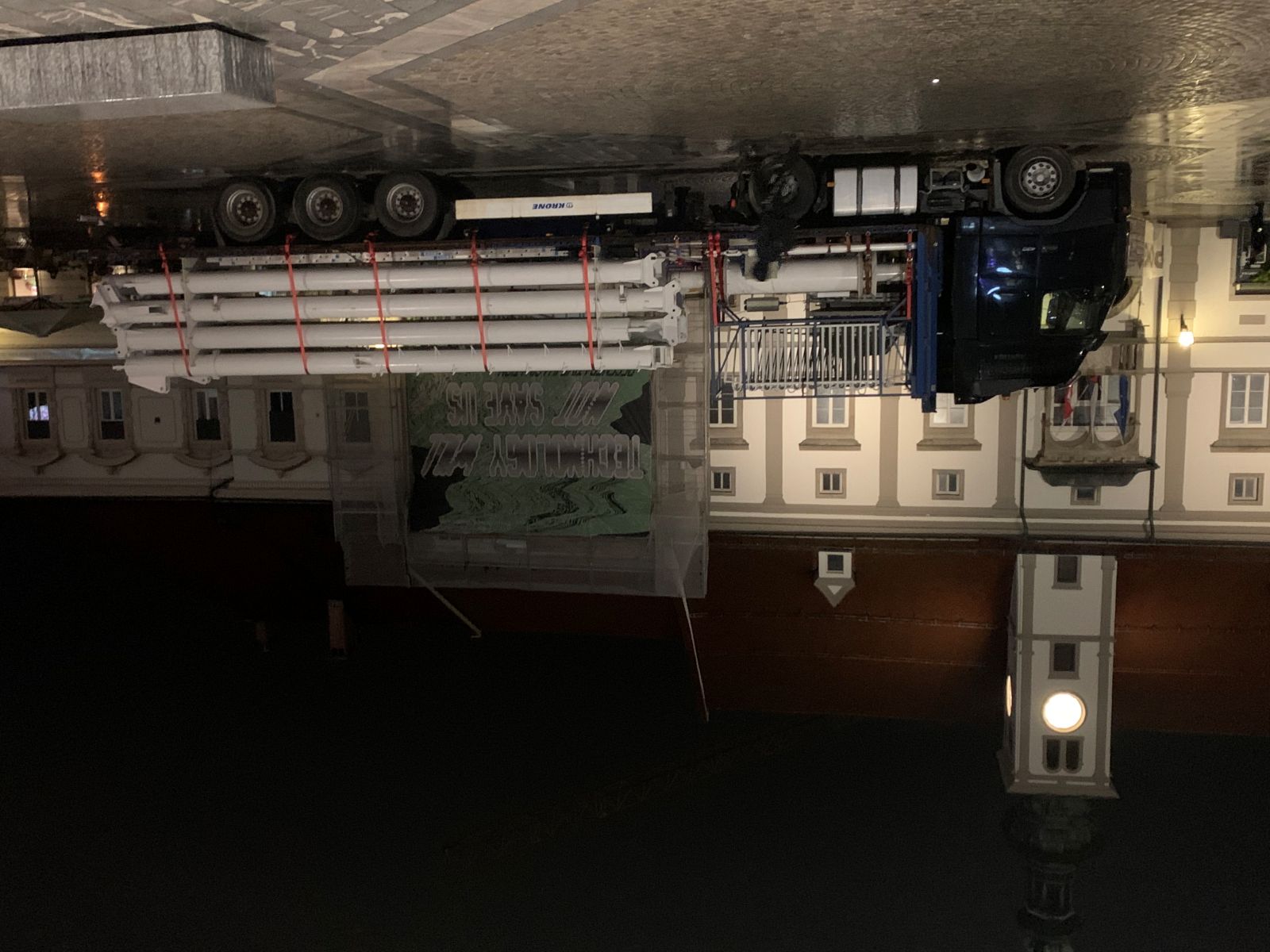 FOTO: Maribor v prazničnem pričakovanju, na Glavni trg prispelo panoramsko kolo