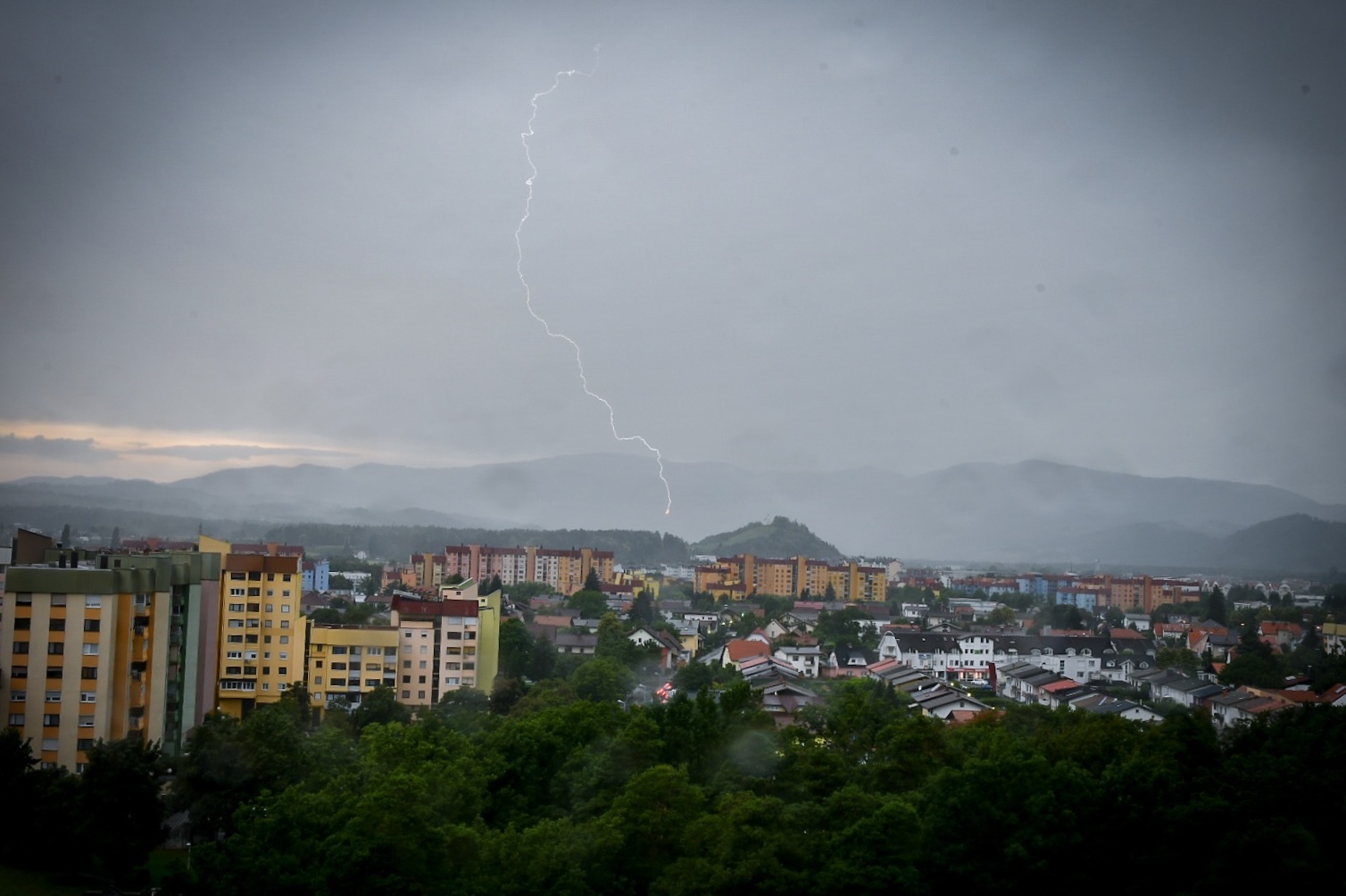 Močni nalivi in nevarnost poplav: Vreme v Sloveniji bo v naslednjih dneh zelo pestro