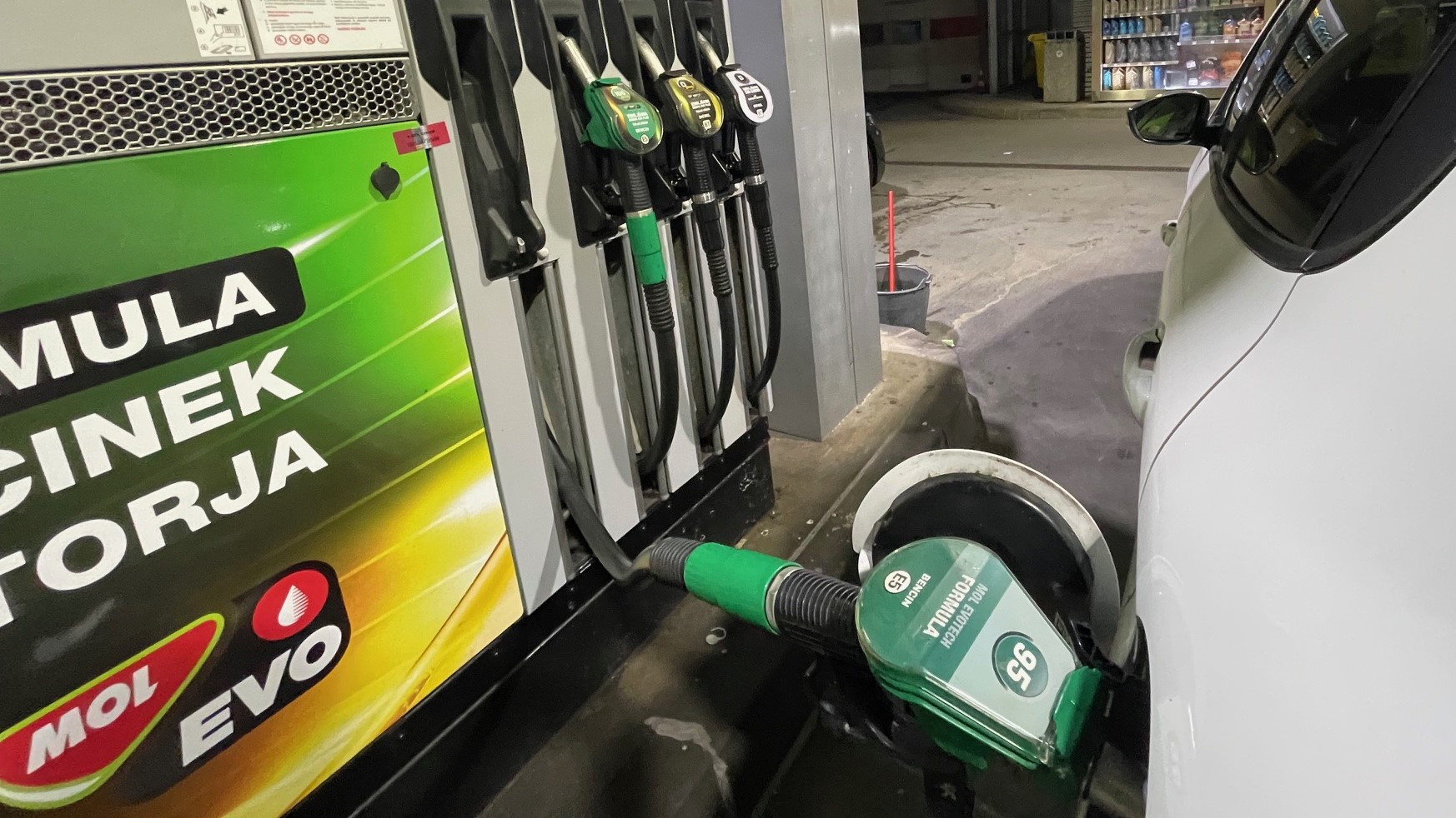 V torek nove cene bencina in dizla: Prihaja najhujša podražitev v zadnjih sedmih mesecih