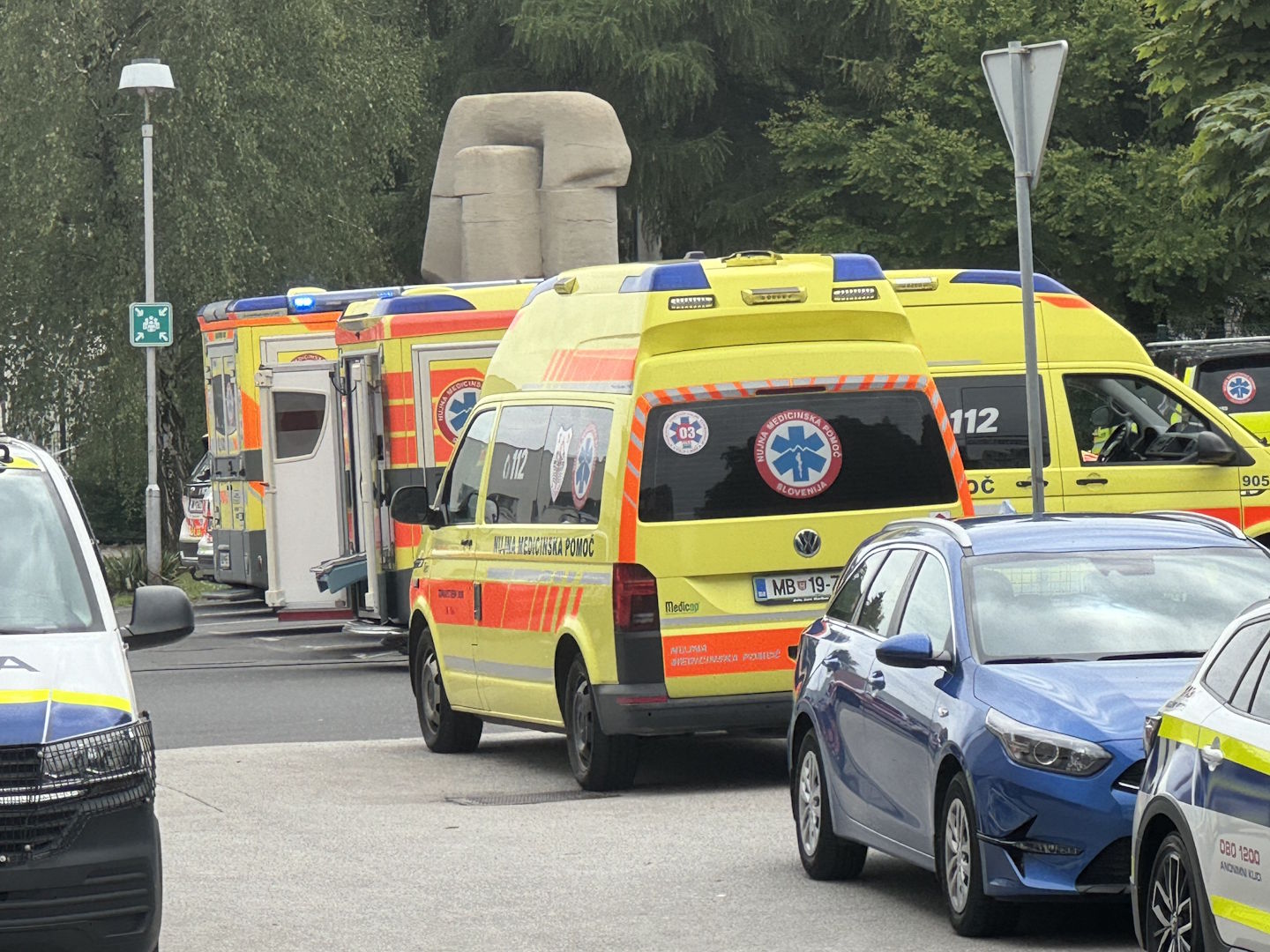 »Ena sekunda jim traja kot minuta«: Kaj reševalce v Mariboru ovira na poti do pacientov