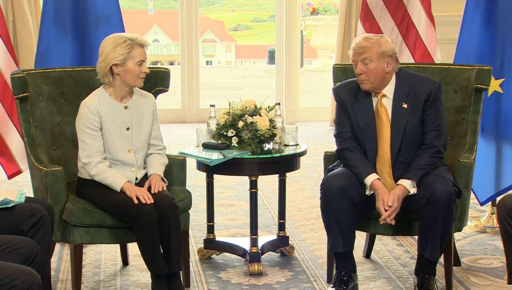Trump napovedal 15 odstotne carine: Bodo dogovor podpisali še danes?