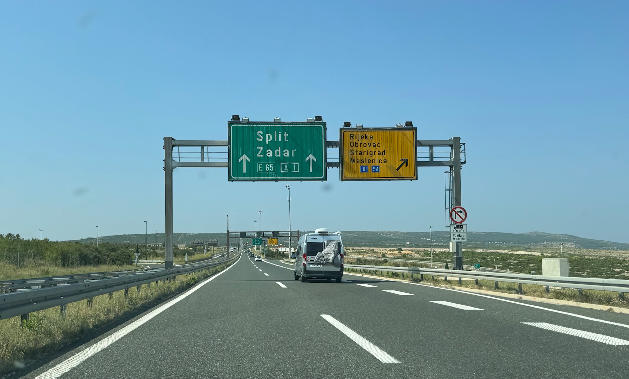 Hrvaška uvaja nov sistem cestninjenja: Vožnja z obvezno registracijo, a brez zaustavljanja