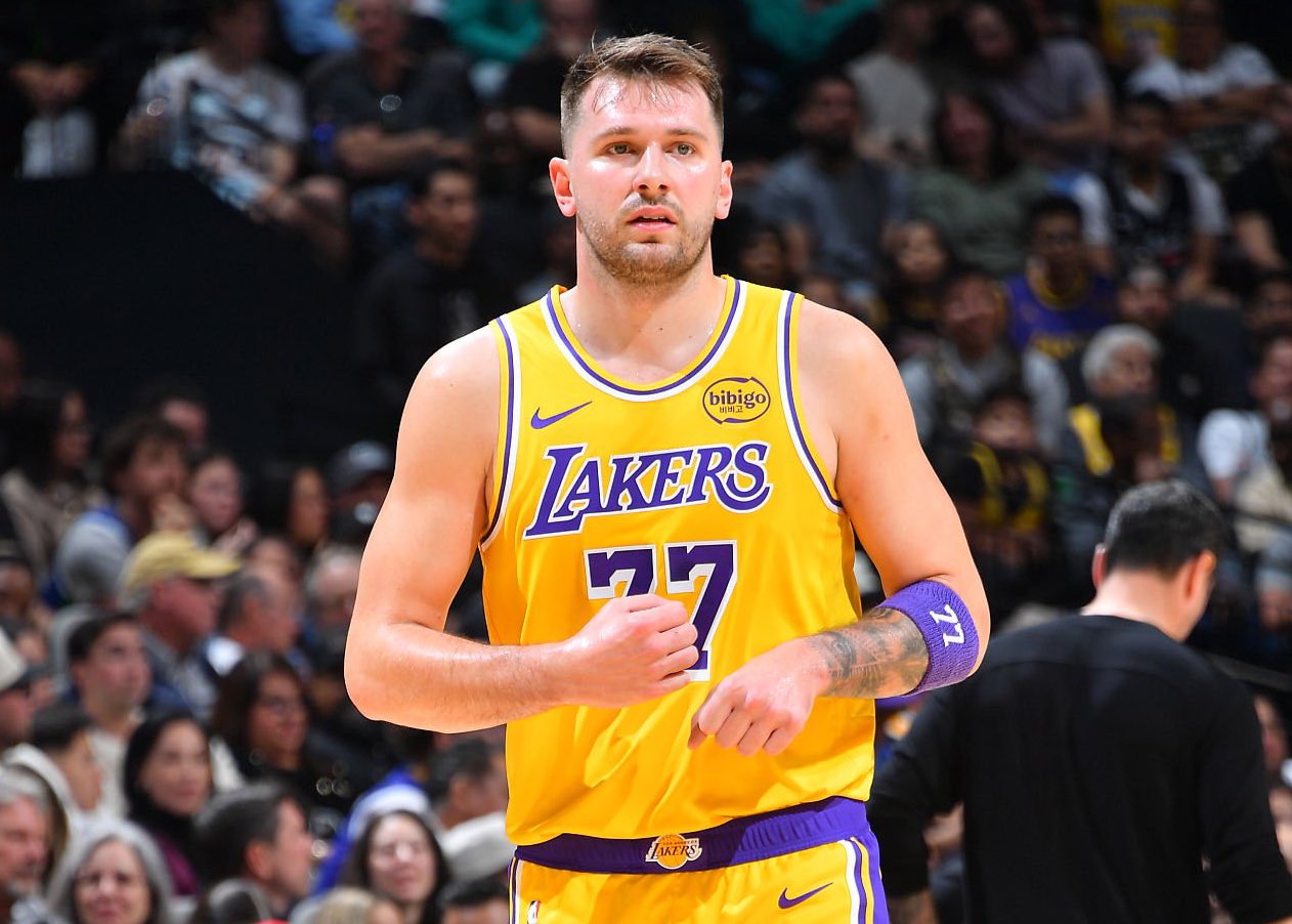 Luka Dončić z norim trojnim dvojčkom, a Jezerniki klonili brez LeBrona.