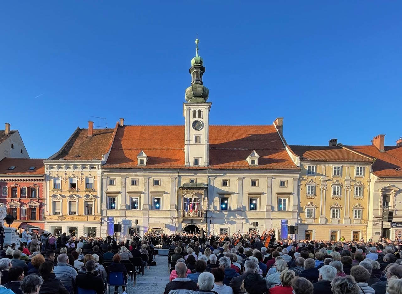 Nov izgled Rotovža: Kdaj bo Mestna hiša v celoti prenovljena?