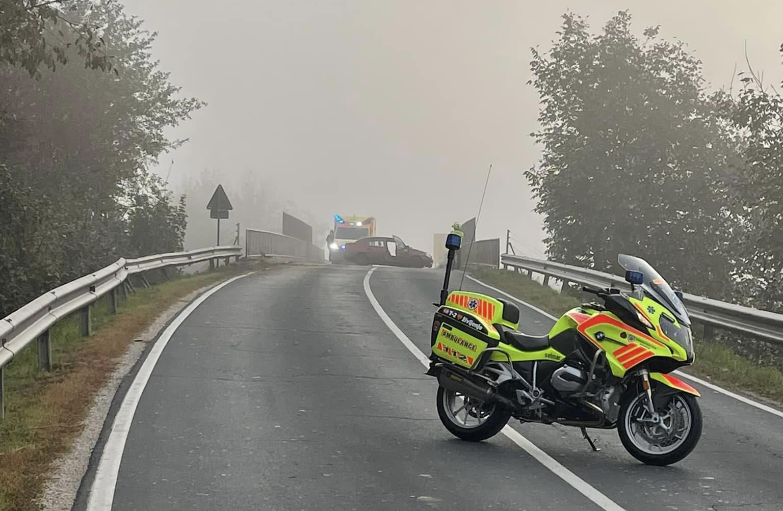Motorist reševalec pride prvi: Zakaj jih aktivirajo tako redko?