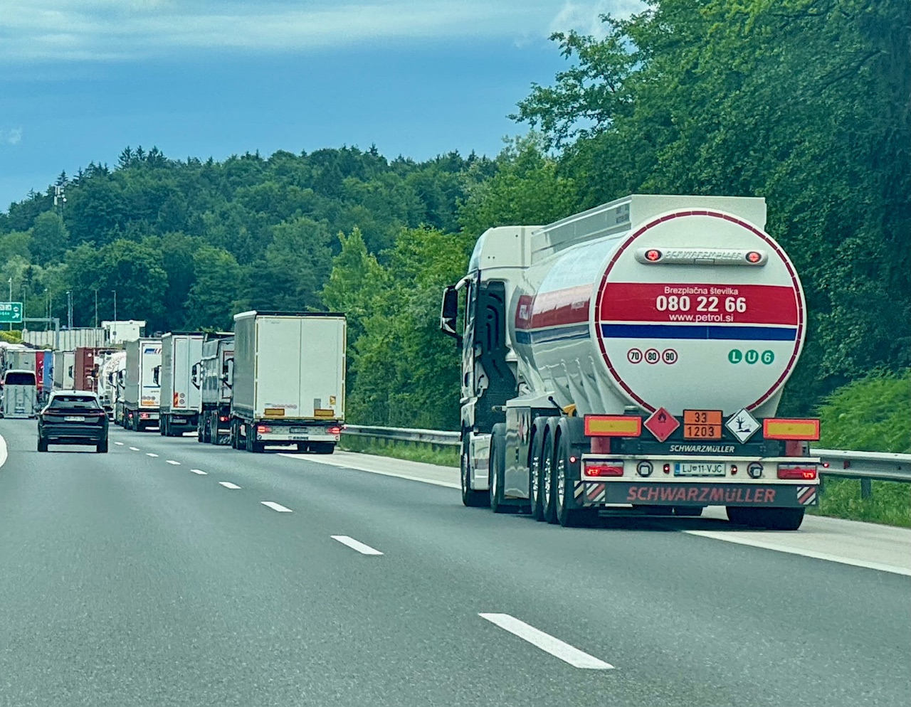 Nova negotovost na naftnih trgih: Kaj to pomeni za Petrol?