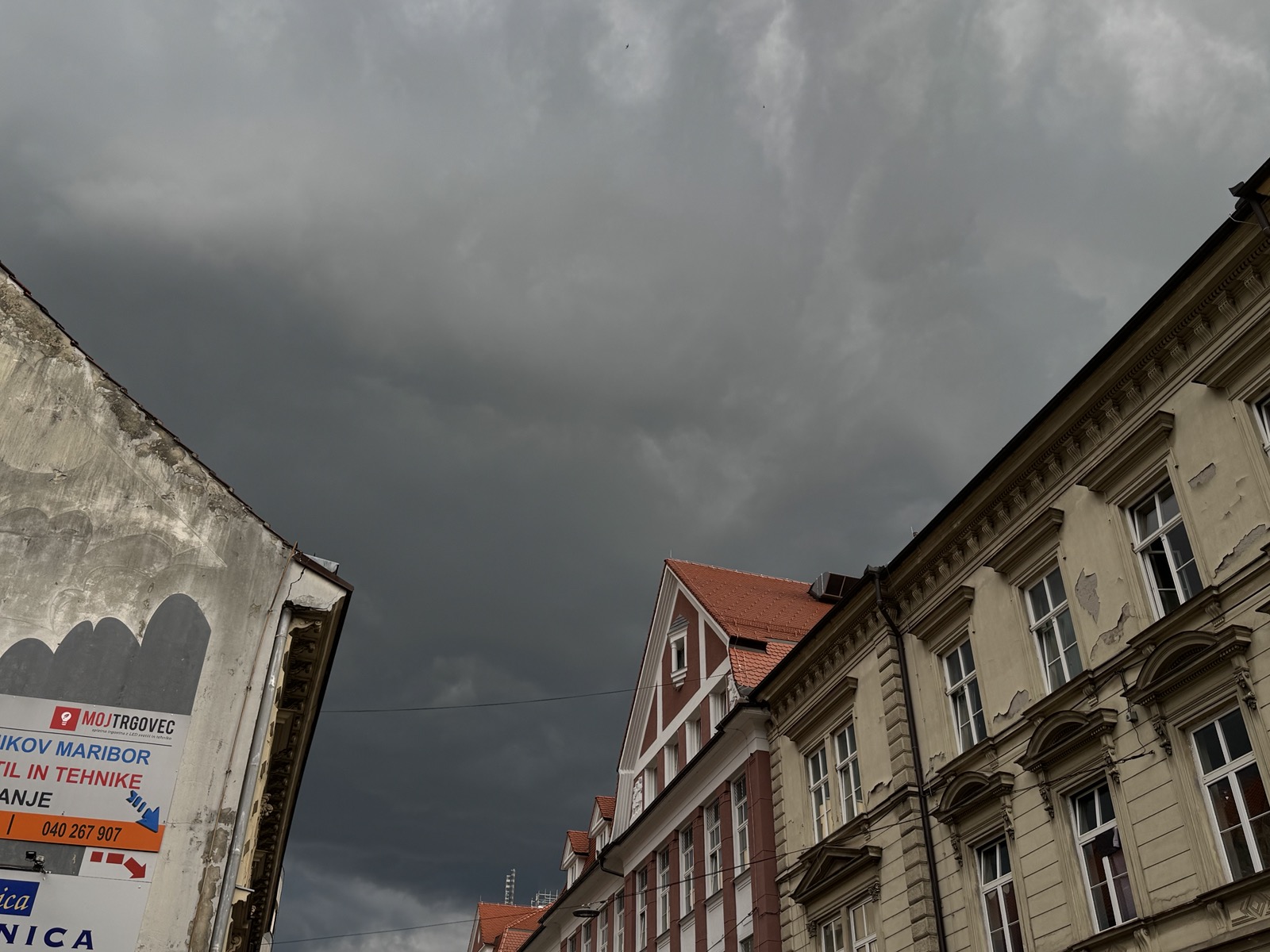 Čaka nas sončen dan, a ne veselite se prehitro: Meteorologi kmalu napovedujejo nove nevihte