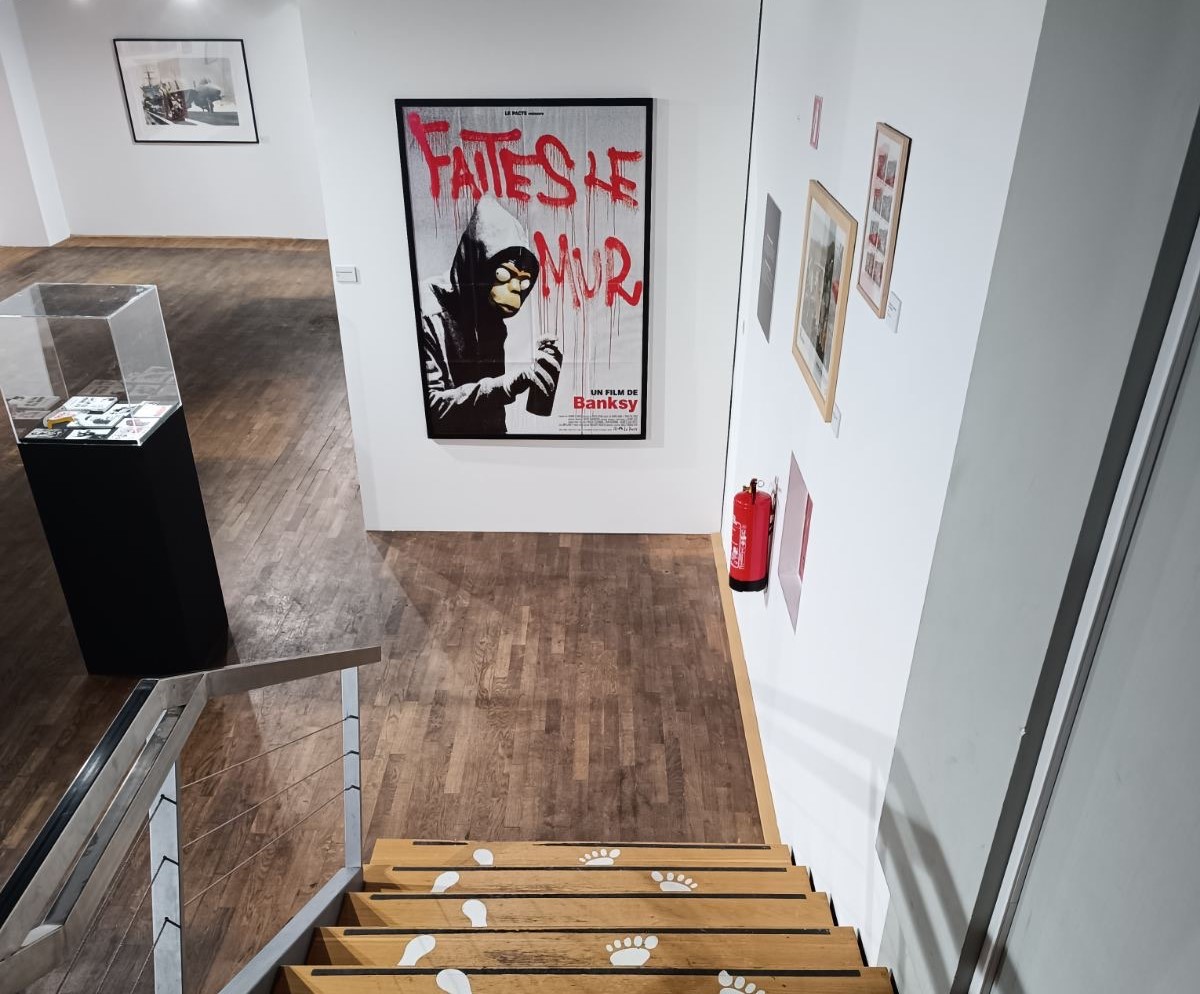 FOTO: V Sloveniji razstava skrivnostnega umetnika Banksyja