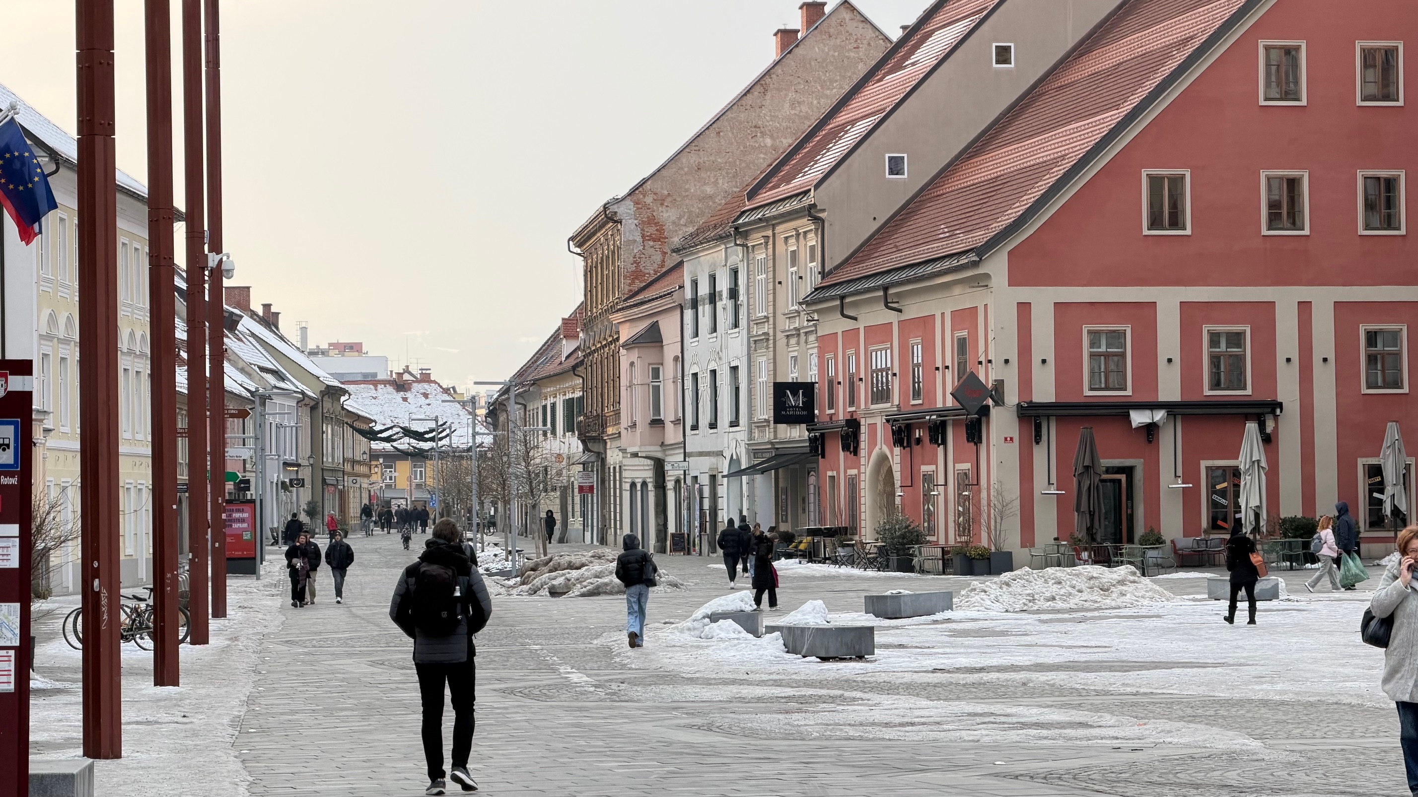 Meteorologi napovedujejo buren konec tedna: Prihajajo močne padavine, bo pobelilo tudi nižine?