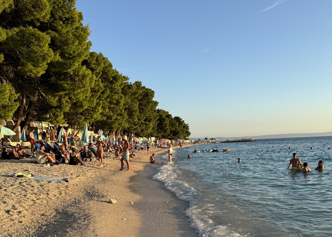 V Jadranskem morju se dogaja nekaj srhljivega: Strokovnjaki opozarjajo, da so razmere veliko slabše, kot se zdi na prvi pogled