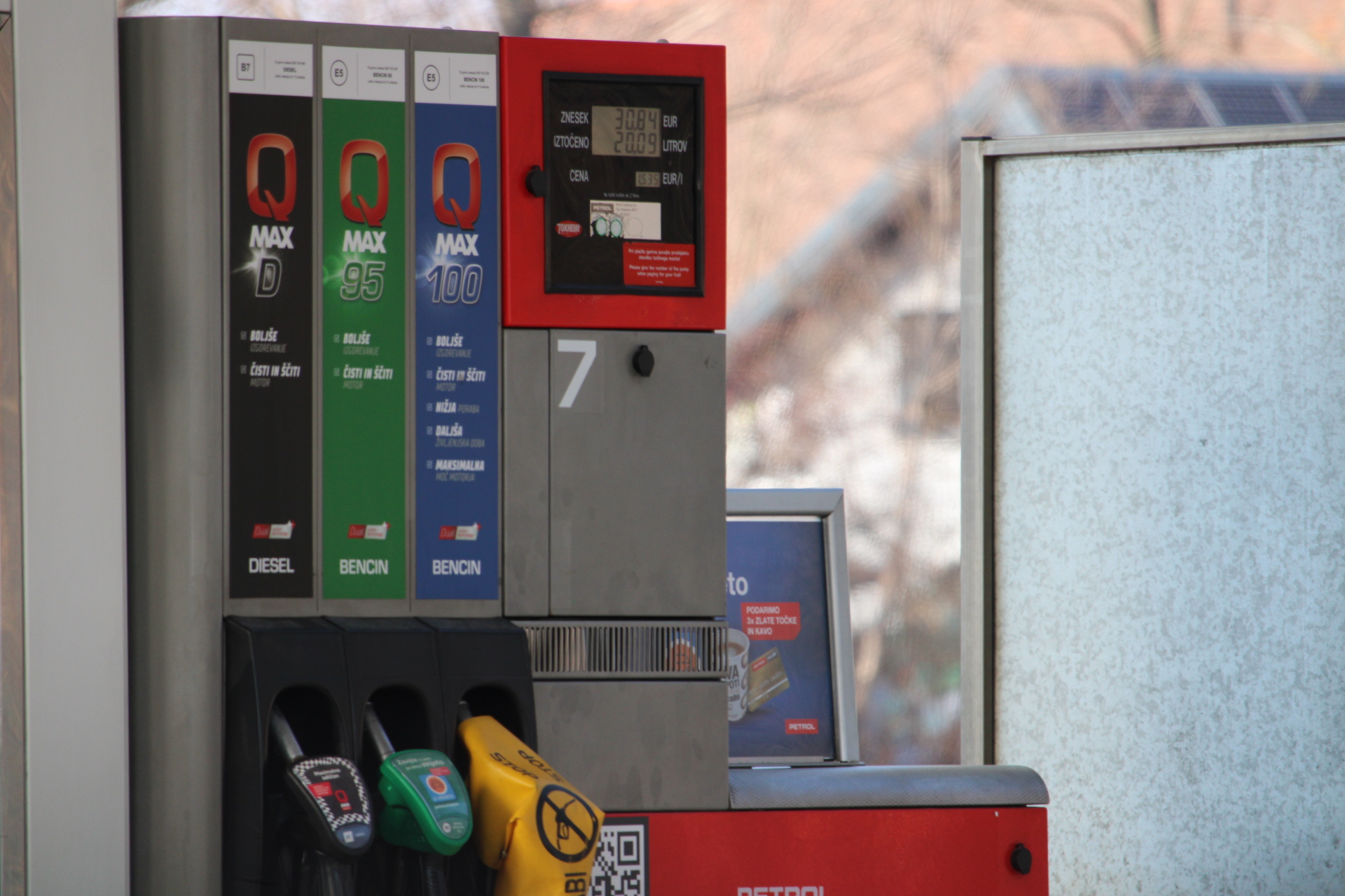 Od danes liter bencina dražji, liter dizla pa cenejši