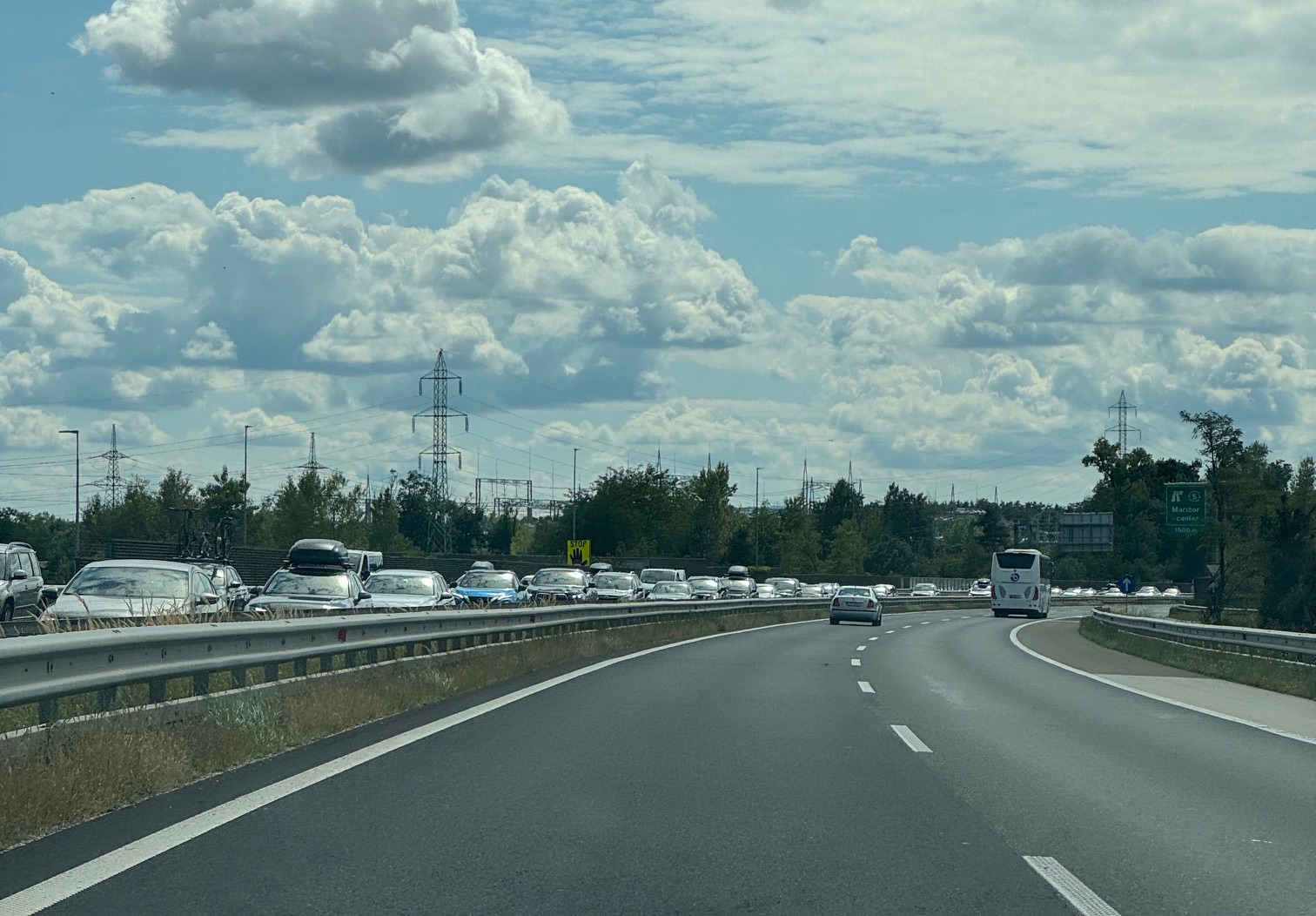 Se odpravljate na pot: Kakšno je trenutno stanje na cestah? (Nastajajo zastoji)