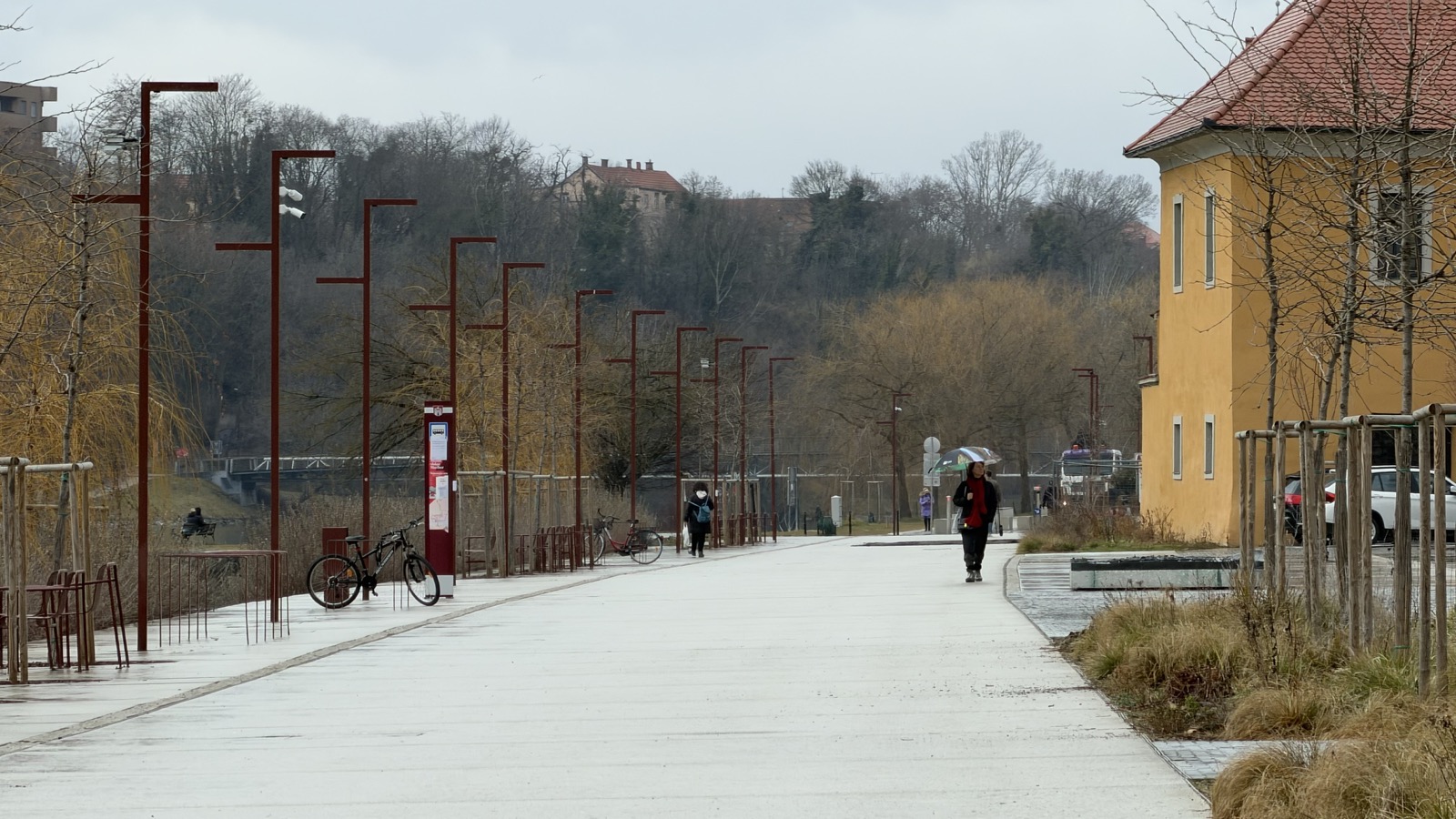 Pripravite toplejša oblačila in dežnike: Meteorologi z napovedjo, ki je ni nihče pričakoval